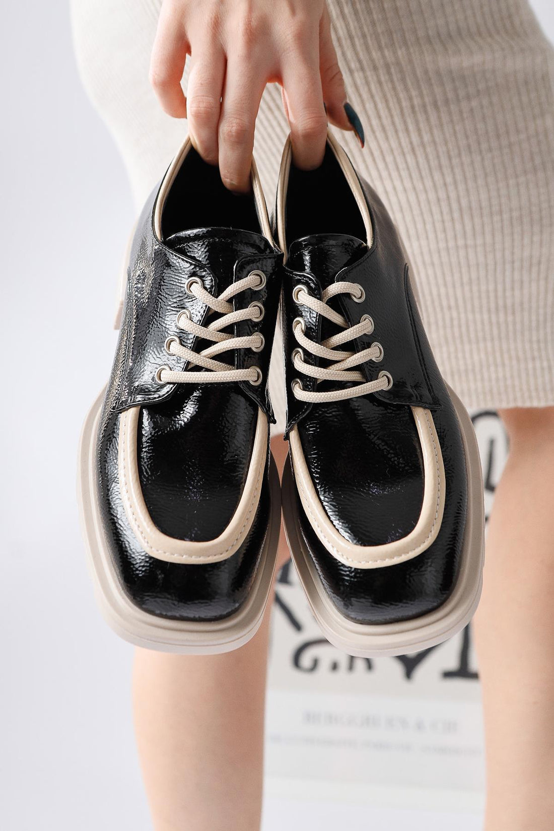 Niven – Black Crinkled Patent Beige-Detail Loafer (Women)