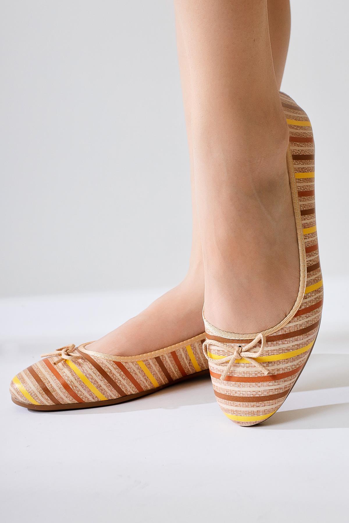 Melin – Cream Striped Printed Bow-Detail Ballet Flat (Women)