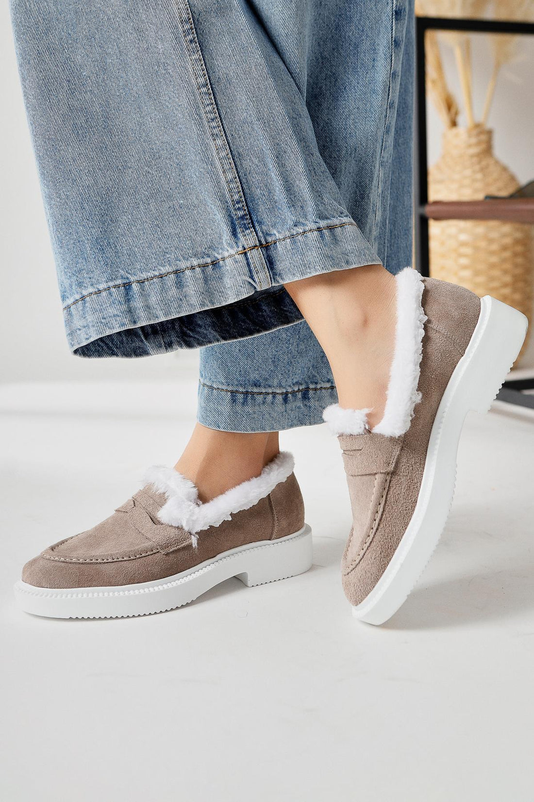 Tommie Genuine Leather – Stone Suede Fur-Lined Casual Shoe (Women)