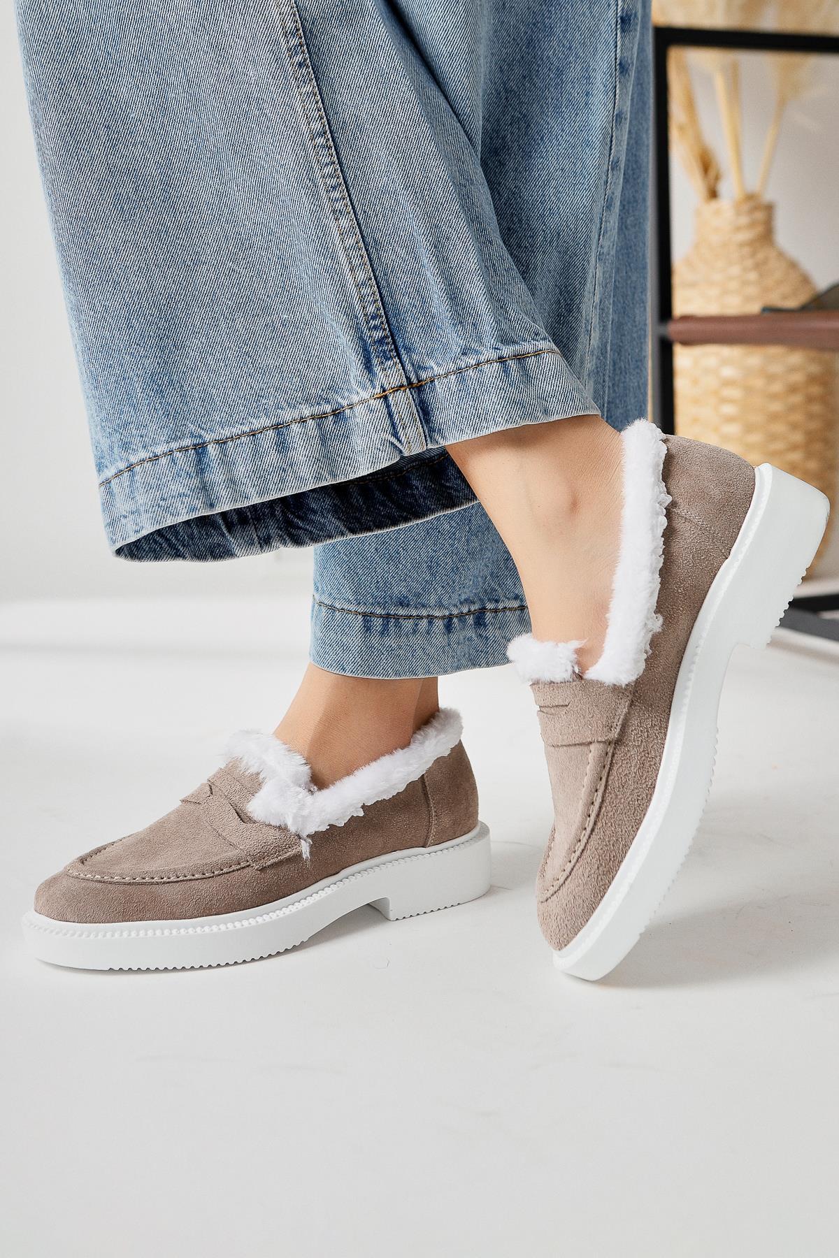 Tommie Genuine Leather – Stone Suede Fur-Lined Casual Shoe (Women)