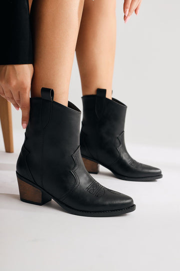 Joo – Black Pointed-Toe Embroidered Boot (Women)