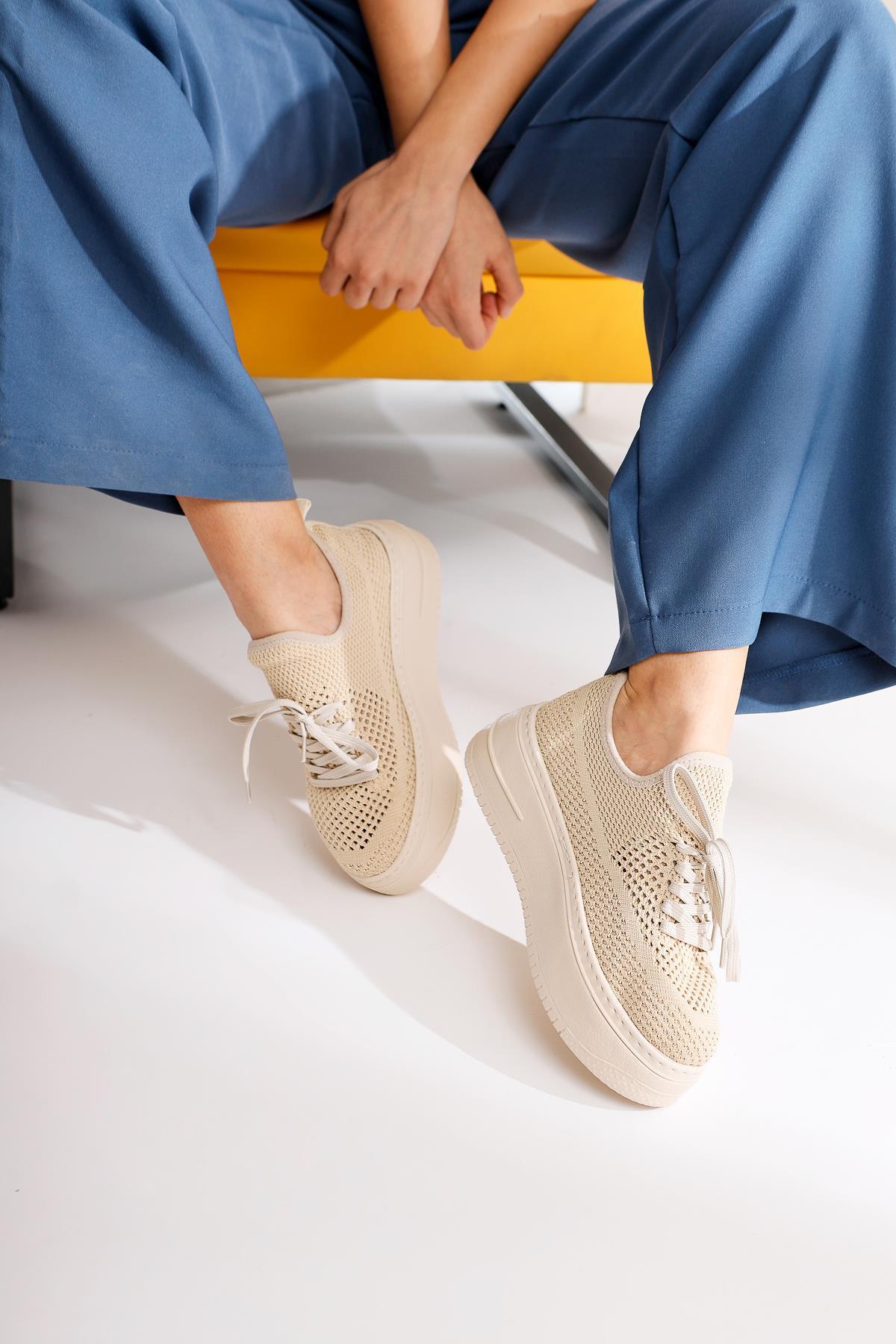 Benito – Beige Knit Stretch Thick-Sole Sneaker (Women)