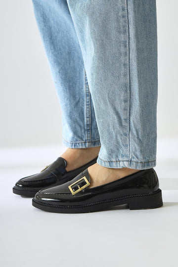 Arnesa Black Patent Buckle Detailed Women’s Shoes