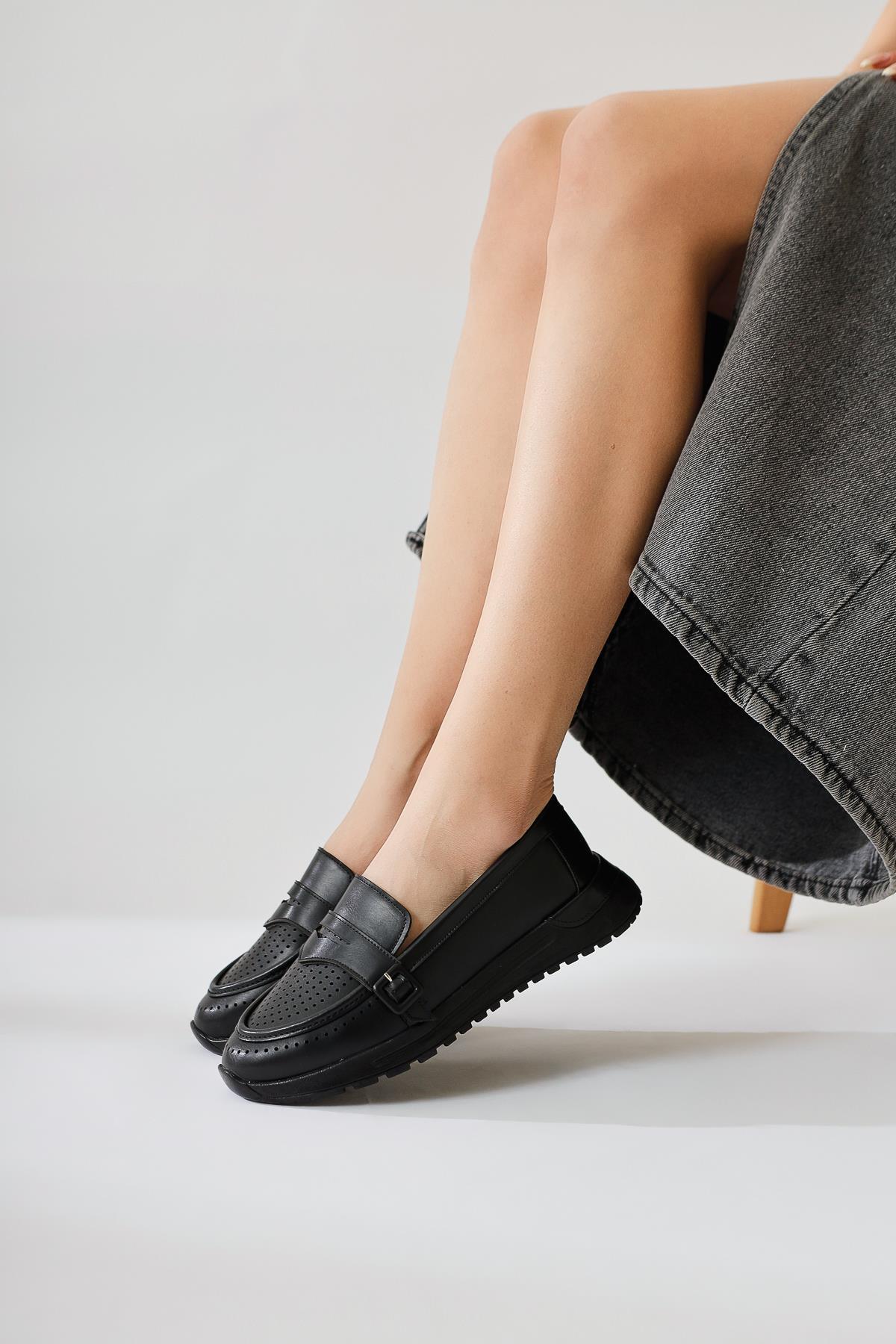 Zain – Black Laser-Cut Buckle-Detail Ballet Flat (Women)