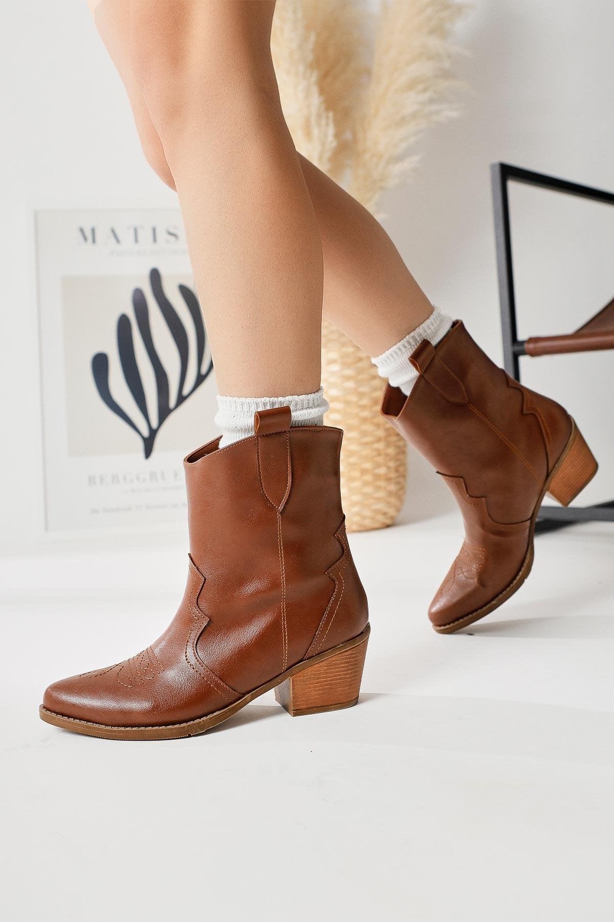 Joo – Cognac Pointed-Toe Embroidered Western Boot (Women)