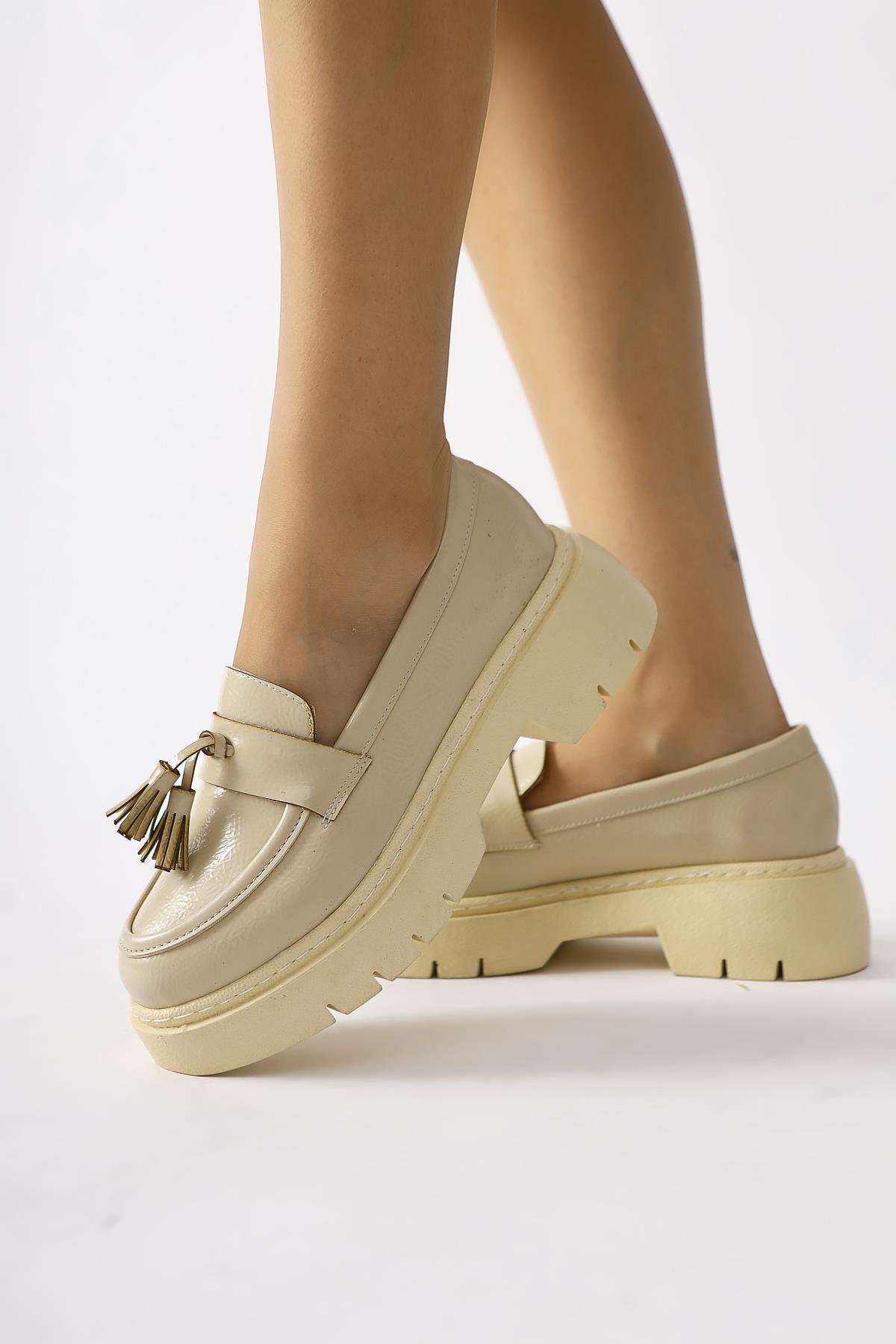 Linni – Nude Crinkled Patent Tassel-Detail Loafer (Women)