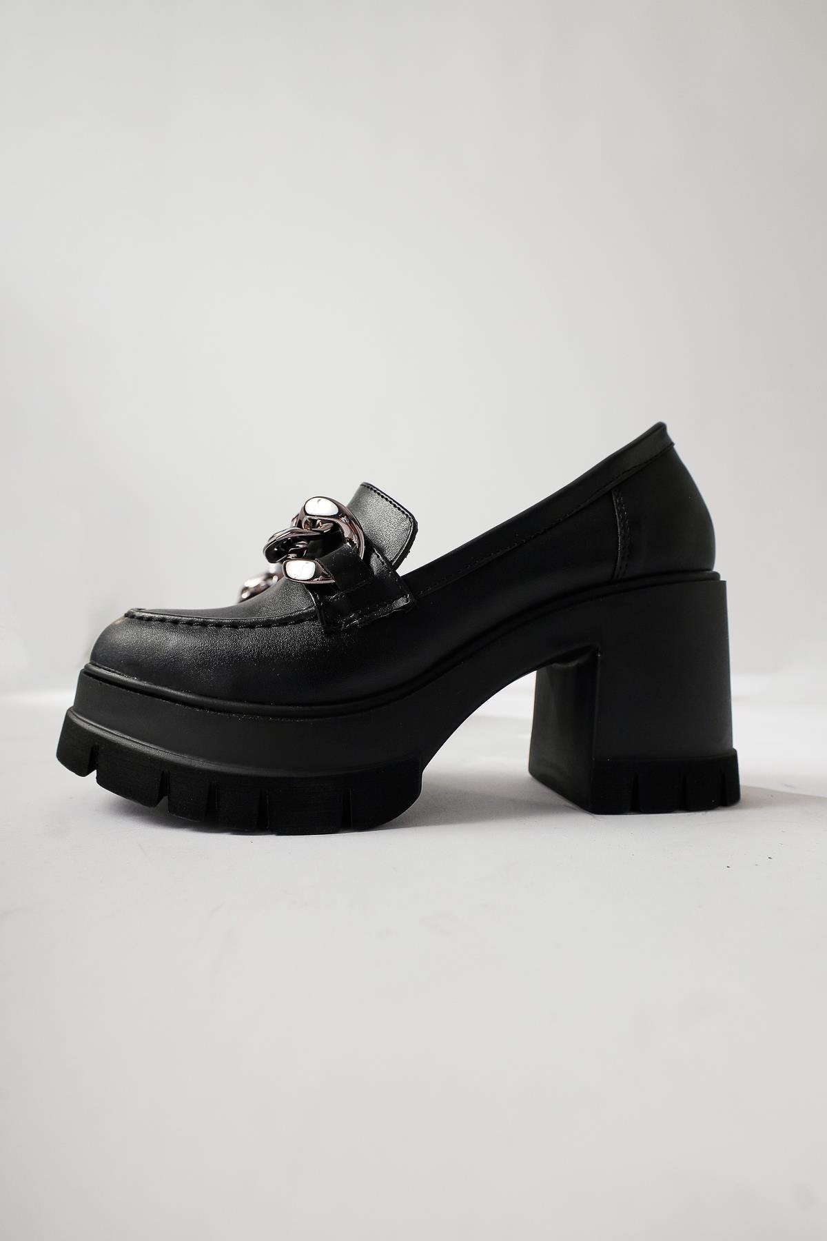 Chanpen Black Buckle Detail Platform Daily Shoe
