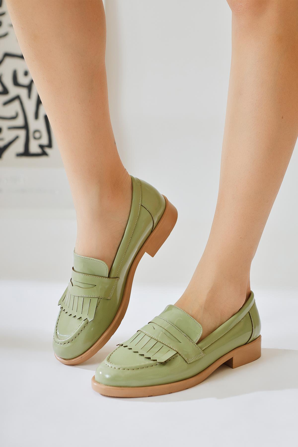 Begona – Green Patent Tassel-Detail Daily Shoe (Women)