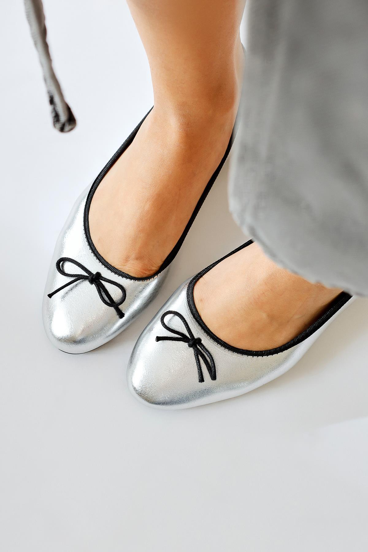 Sille Silver Crinkled Leather Bow-Detailed Ballet Flats