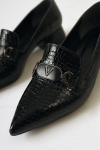 Jilan – Black Croc-Embossed Leather-Look Vegan Material Buckle-Detail Pointed-Toe Shoe