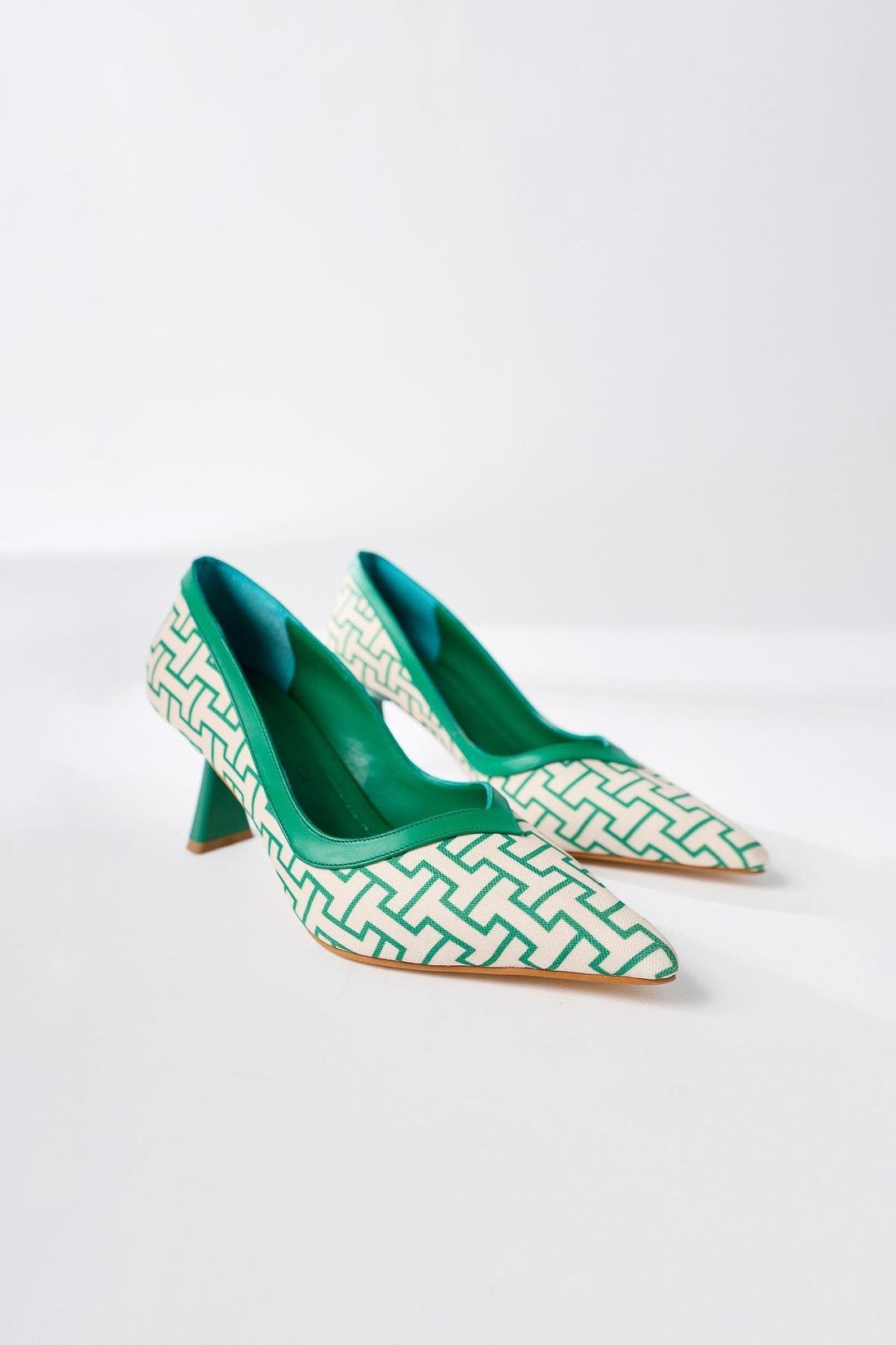 Lottis – Green Geometric-Patterned Pointed-Toe Heeled Shoe (Women)
