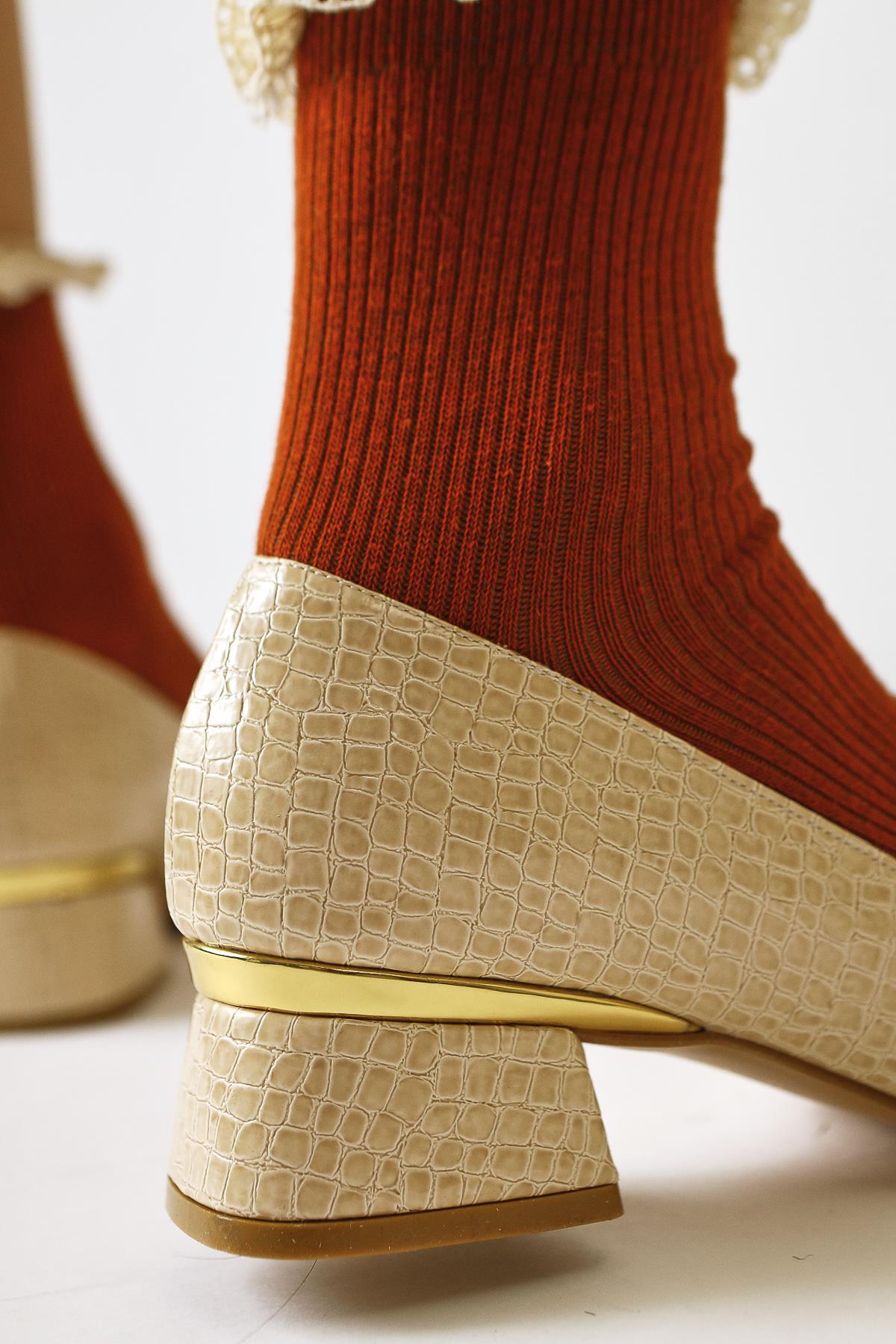 Bee – Nude Croc-Print Leather-Look Buckle-Detail Round-Toe Casual Shoe (Women)