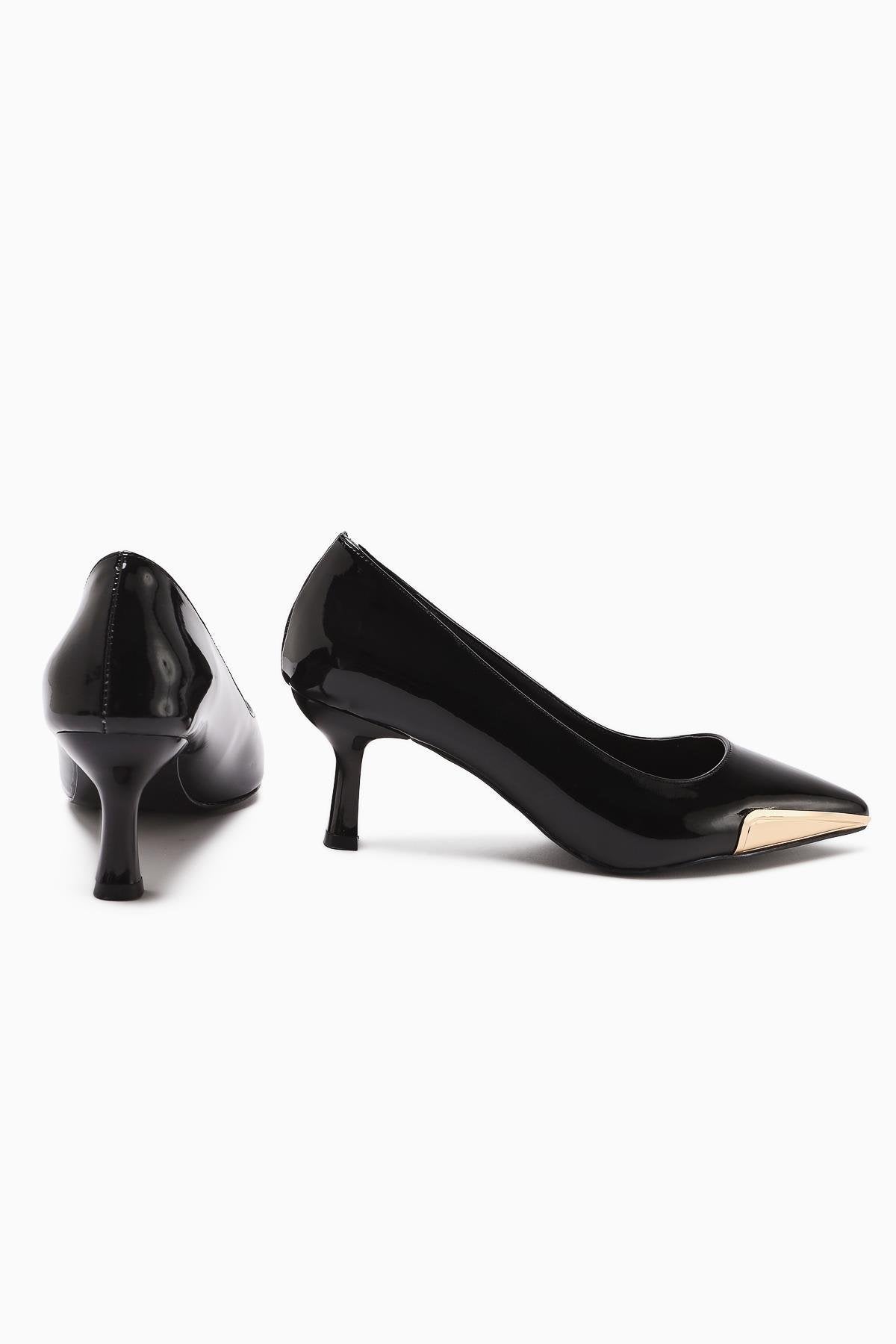 Carlota – Black Patent Pointed-Toe Metal-Detail Heeled Shoe (Women)