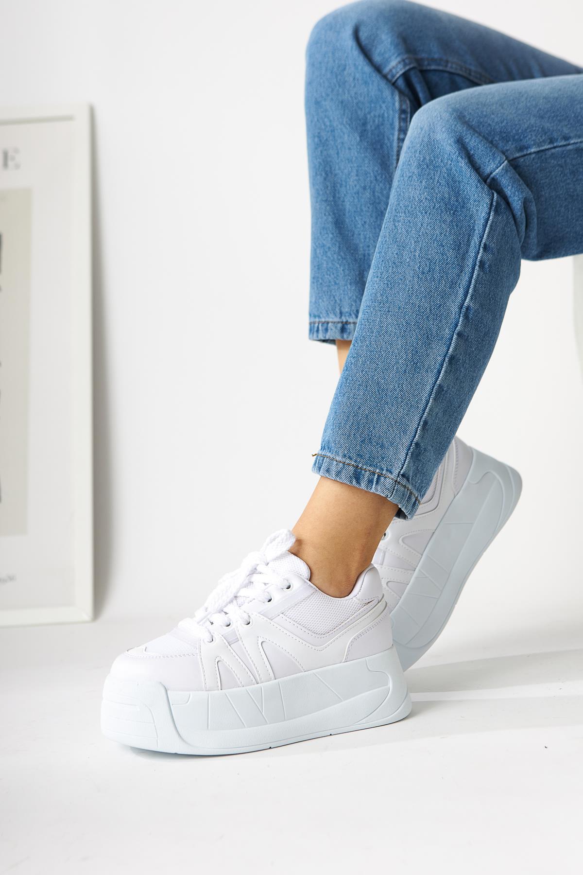 Alvi – White Leather-Look Detail Sneaker (Women)