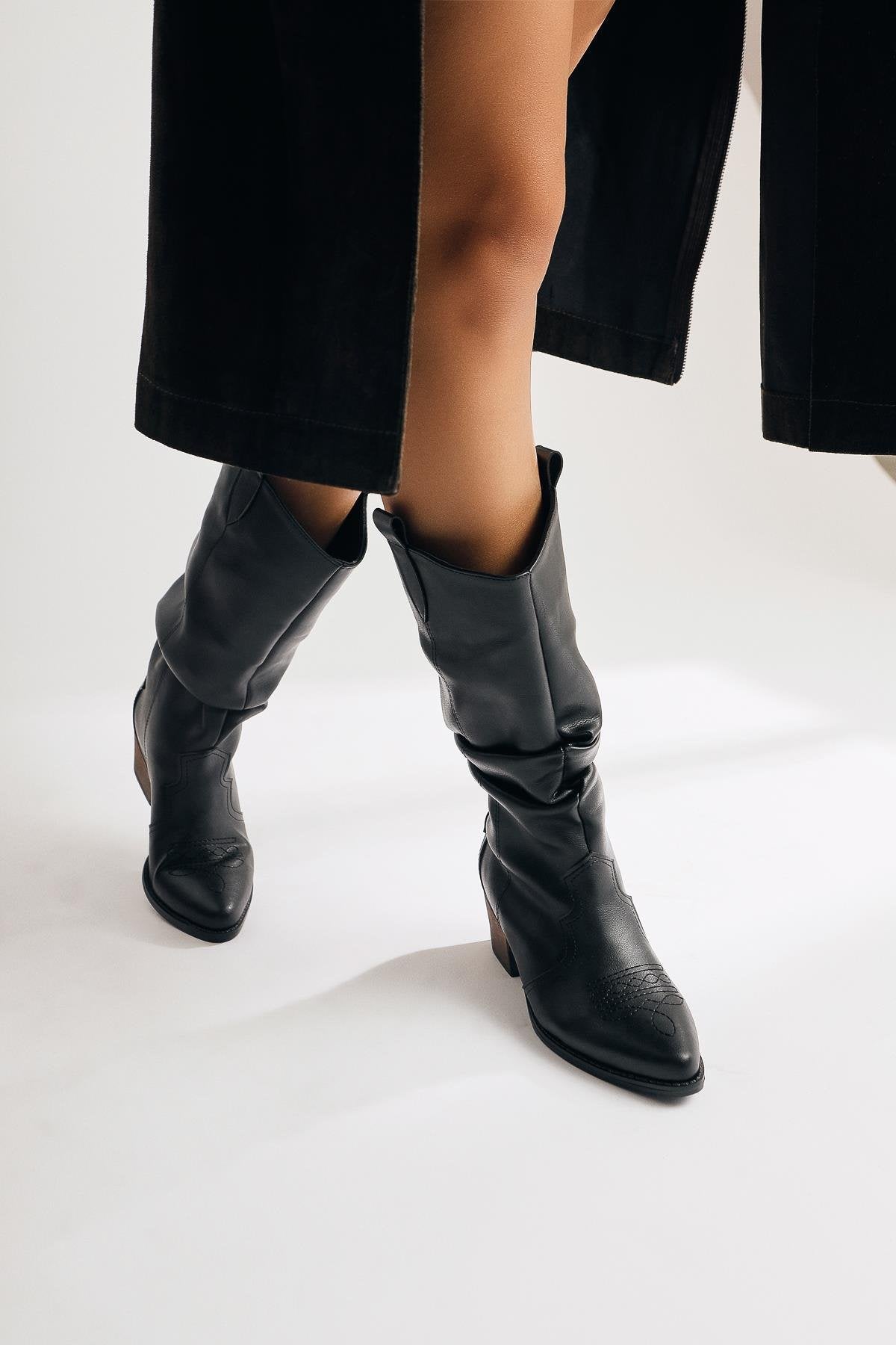Lise-Britt – Black Gusseted Embroidered Western Boot (Women)