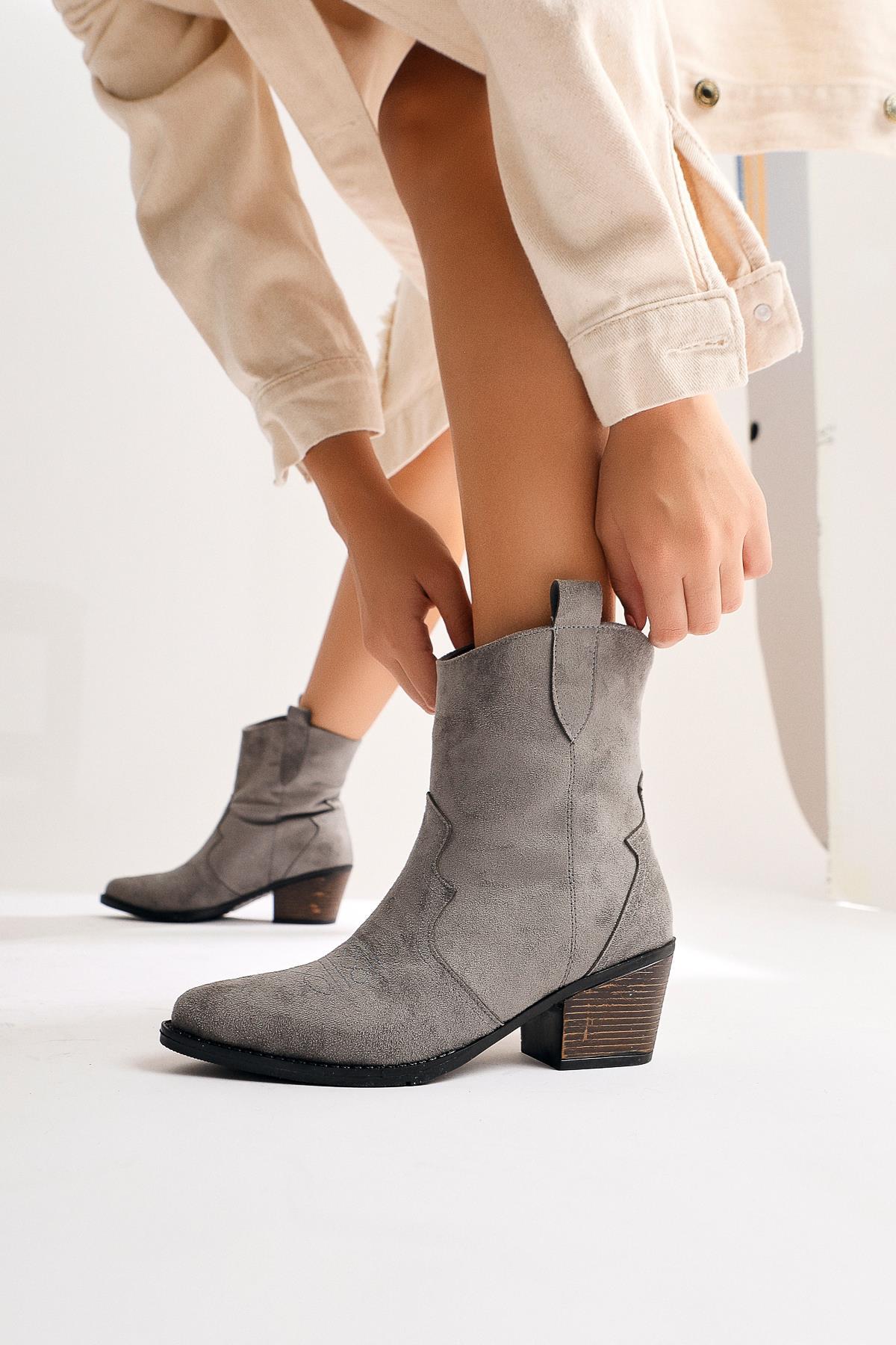 Joo – Gray Suede Pointed-Toe Embroidered Western Boot (Women)