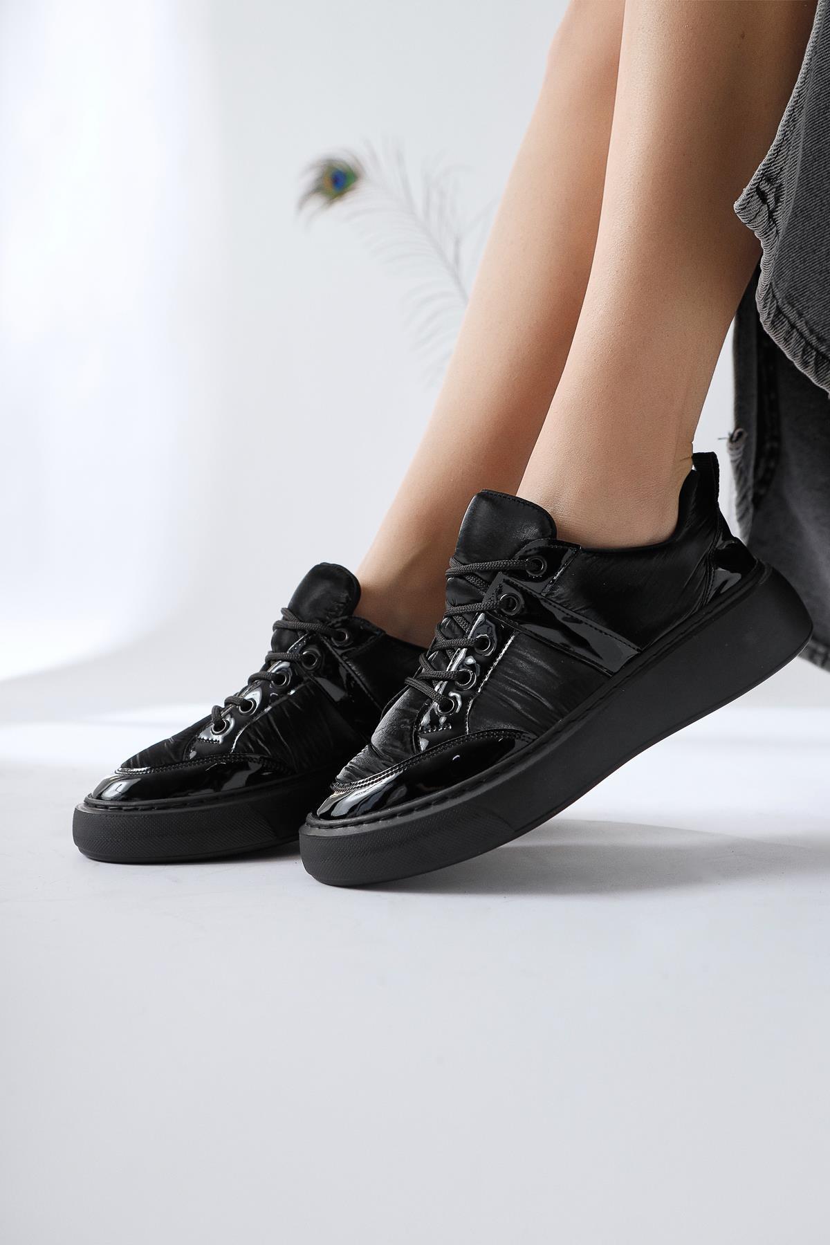Jakleen Black Patent Leather Detailed Parachute Sneakers