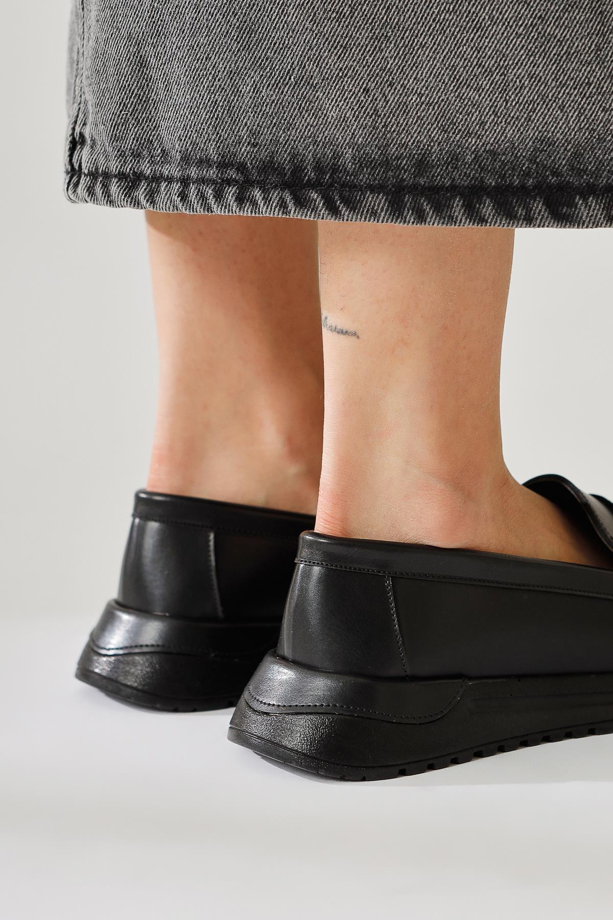 Zain – Black Laser-Cut Buckle-Detail Ballet Flat (Women)