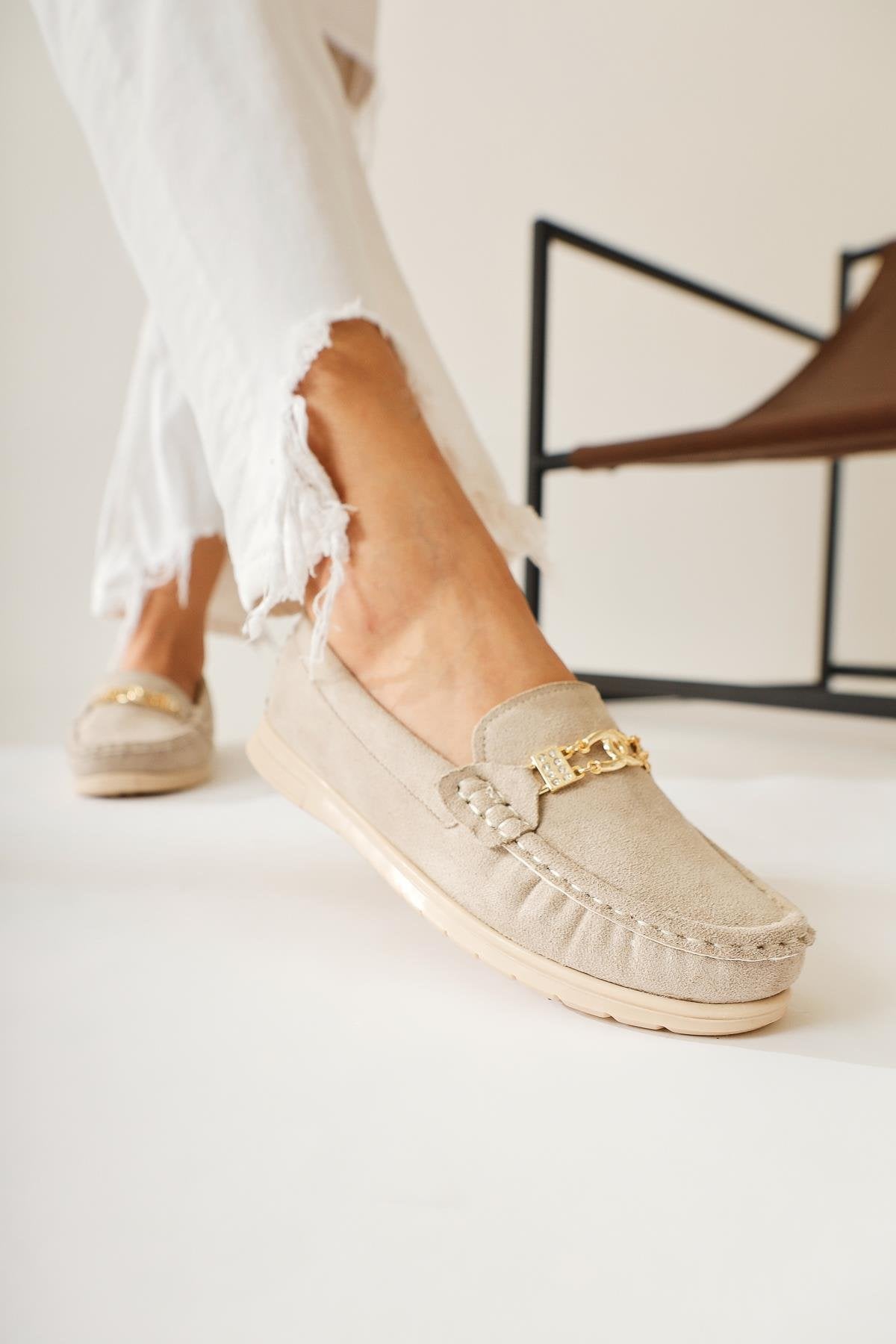 Turi – Cream Buckle-Detail Casual Shoe (Women)