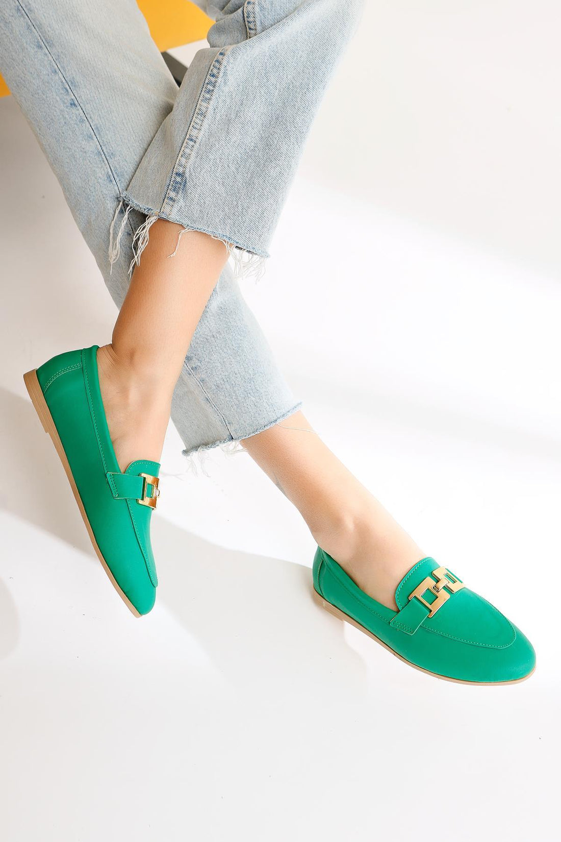 Dilsa – Green Buckle-Detail Ballet Flat (Women)
