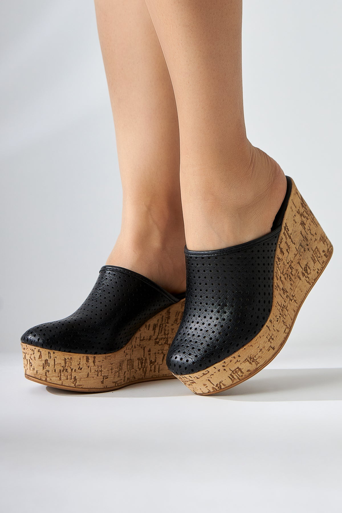 Viana Black Closed-Toe Platform Heeled Women's Slippers