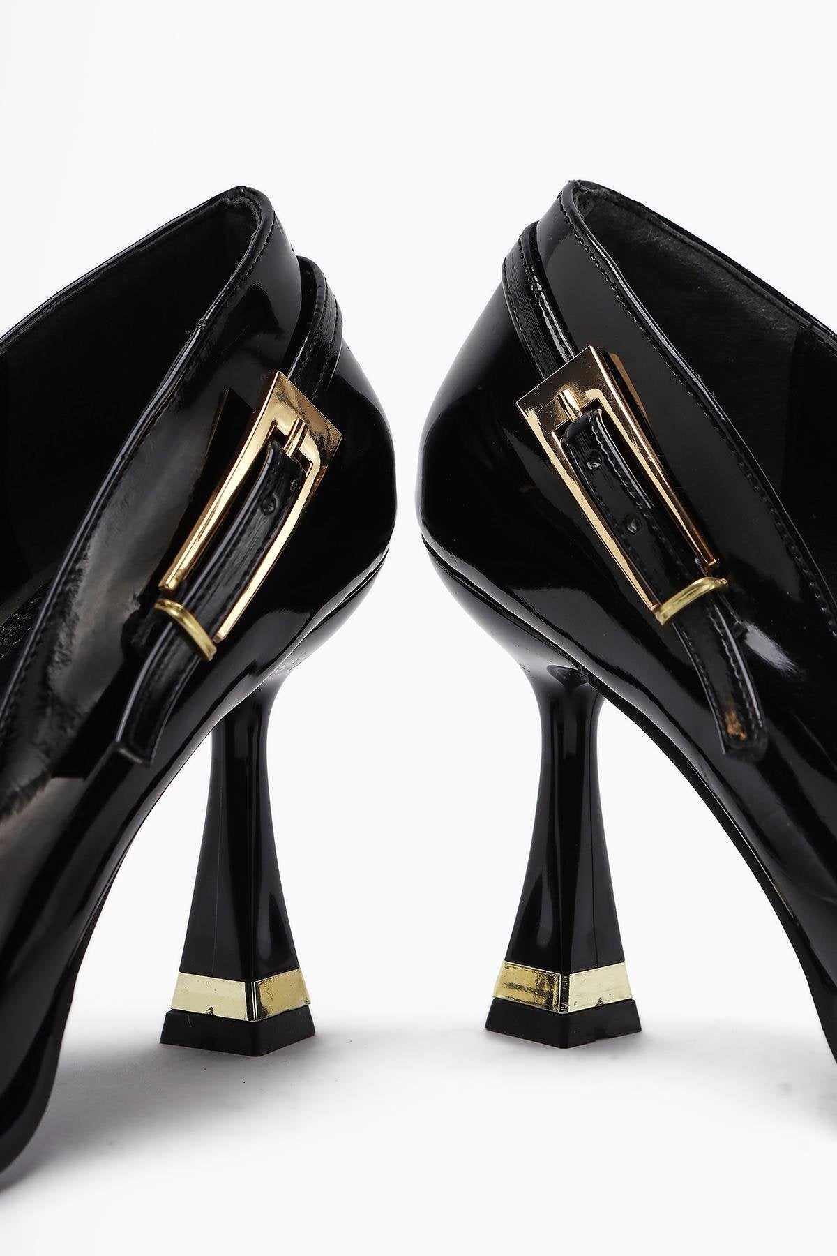 Mithra – Black Patent Vegan Material Pointed-Toe Buckle-Detail Heeled Shoe (Women)