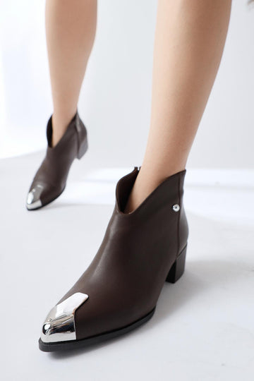 Jay – Brown Pointed-Toe Metal-Detail Boot (Women)