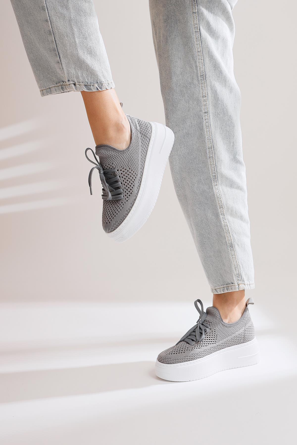Benito – Gray Knit Stretch Thick-Sole Sneaker (Women)