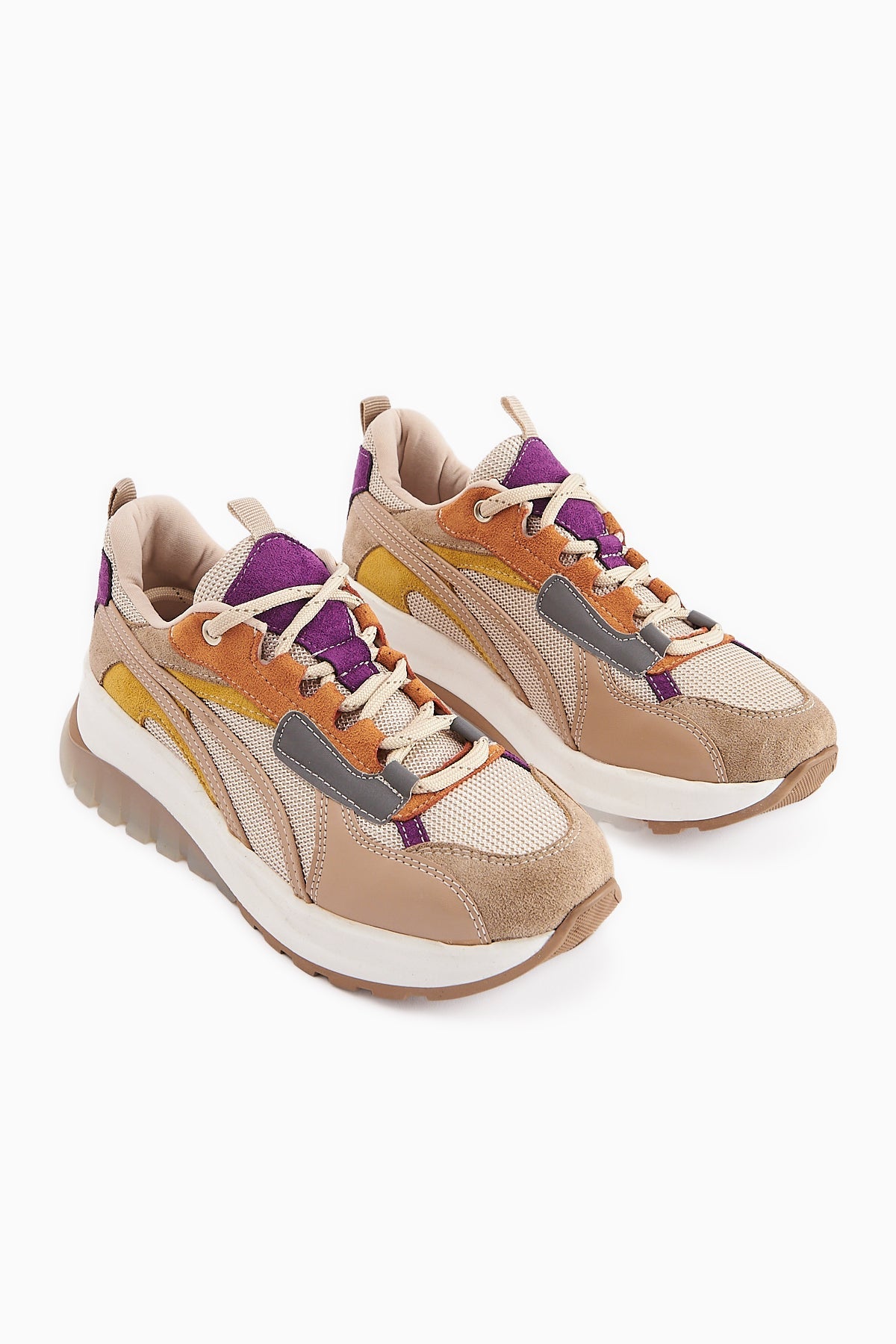 Jillian – Beige Heel-Detail Sneaker (Women)