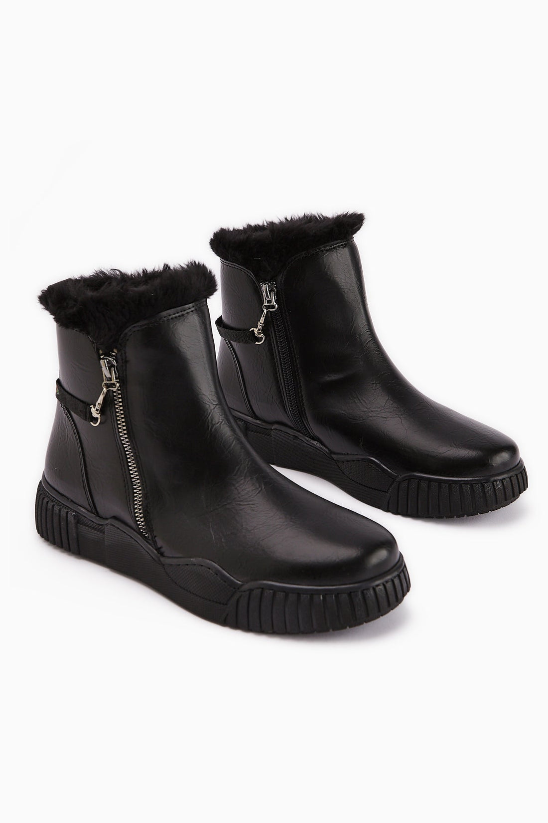 Sora Black Fur-Lined Zippered Women's Sport Boot
