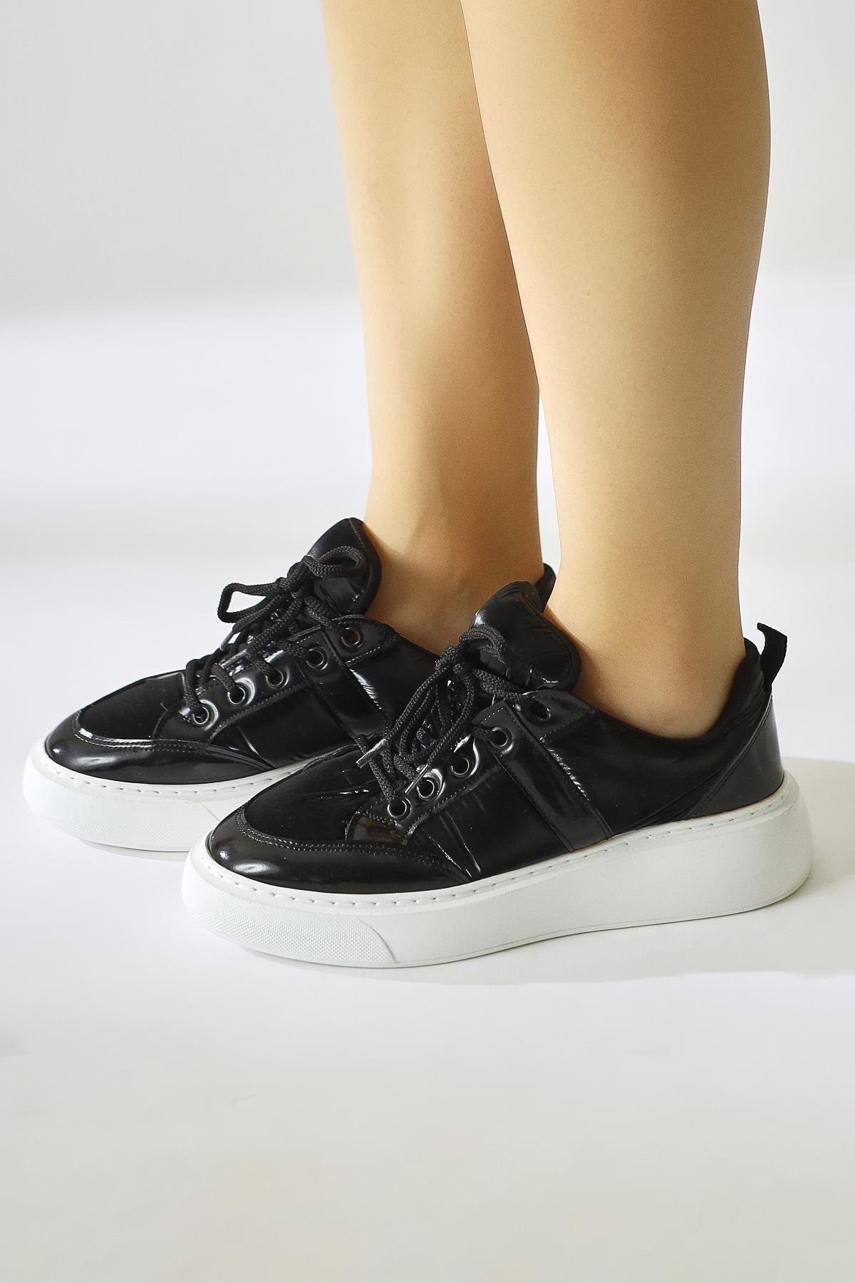 Jakleen Black Patent Leather Detailed Parachute Sneakers