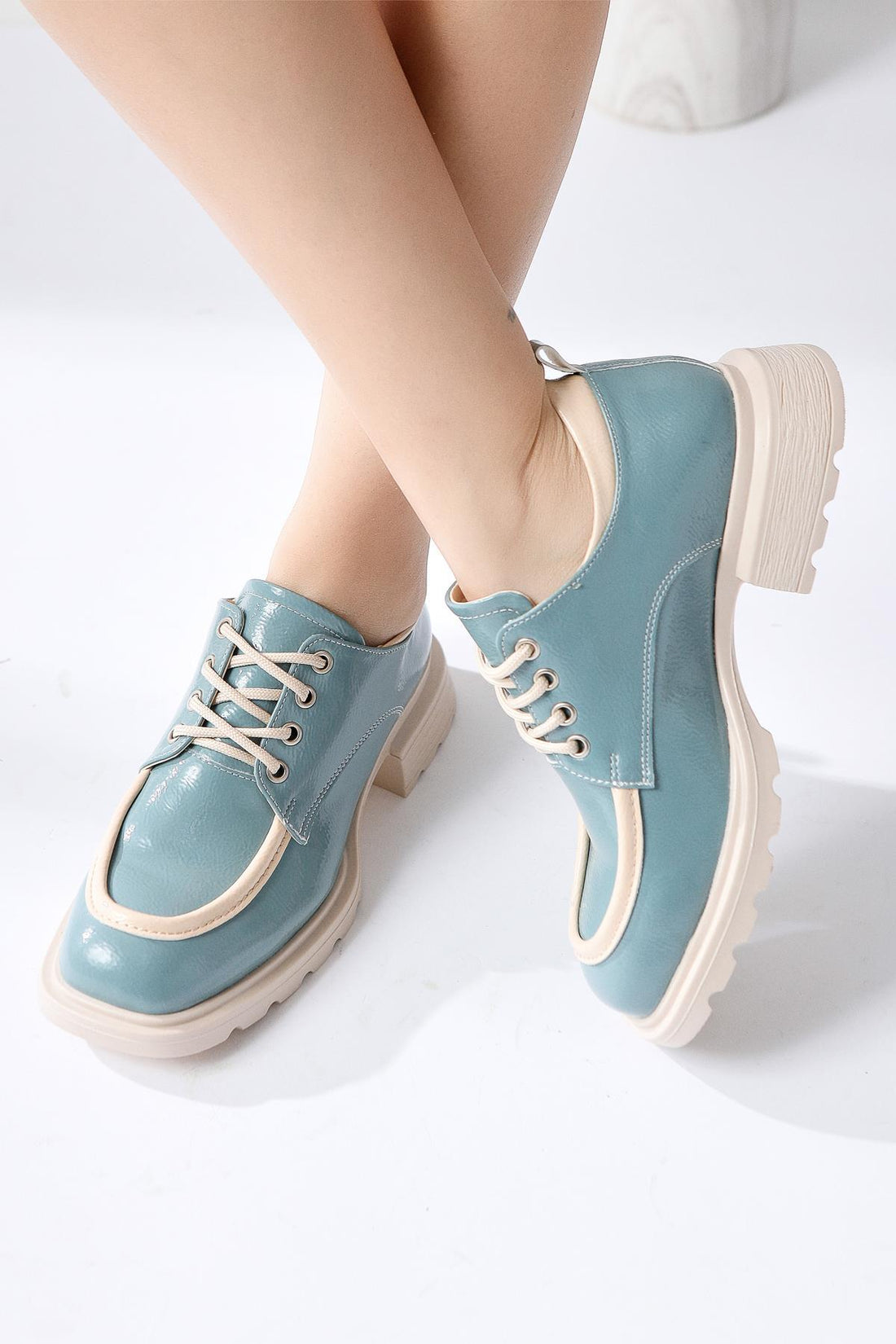 Niven – Mint, Beige Crinkled Patent-Detail Loafer (Women)