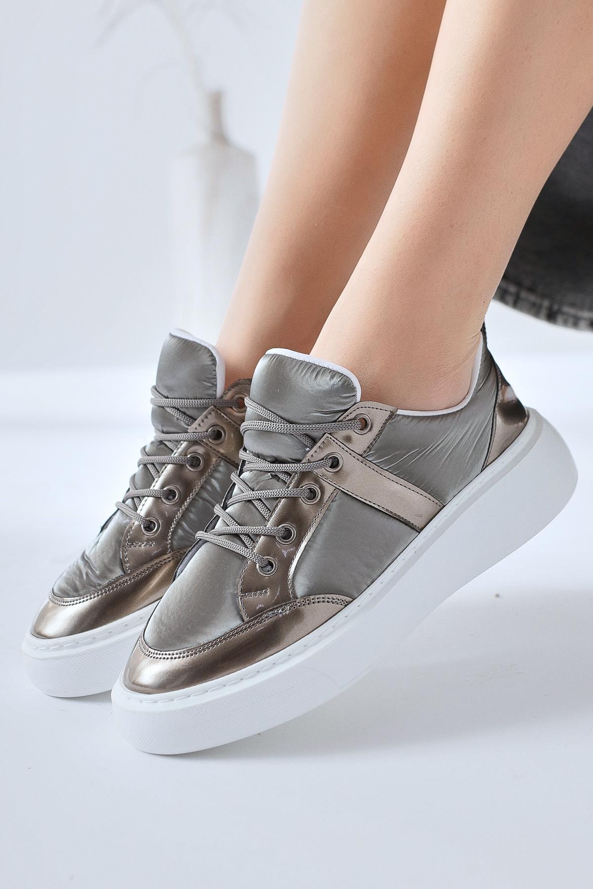 Jakleen Platinum Patent Leather Detailed Parachute Sneakers