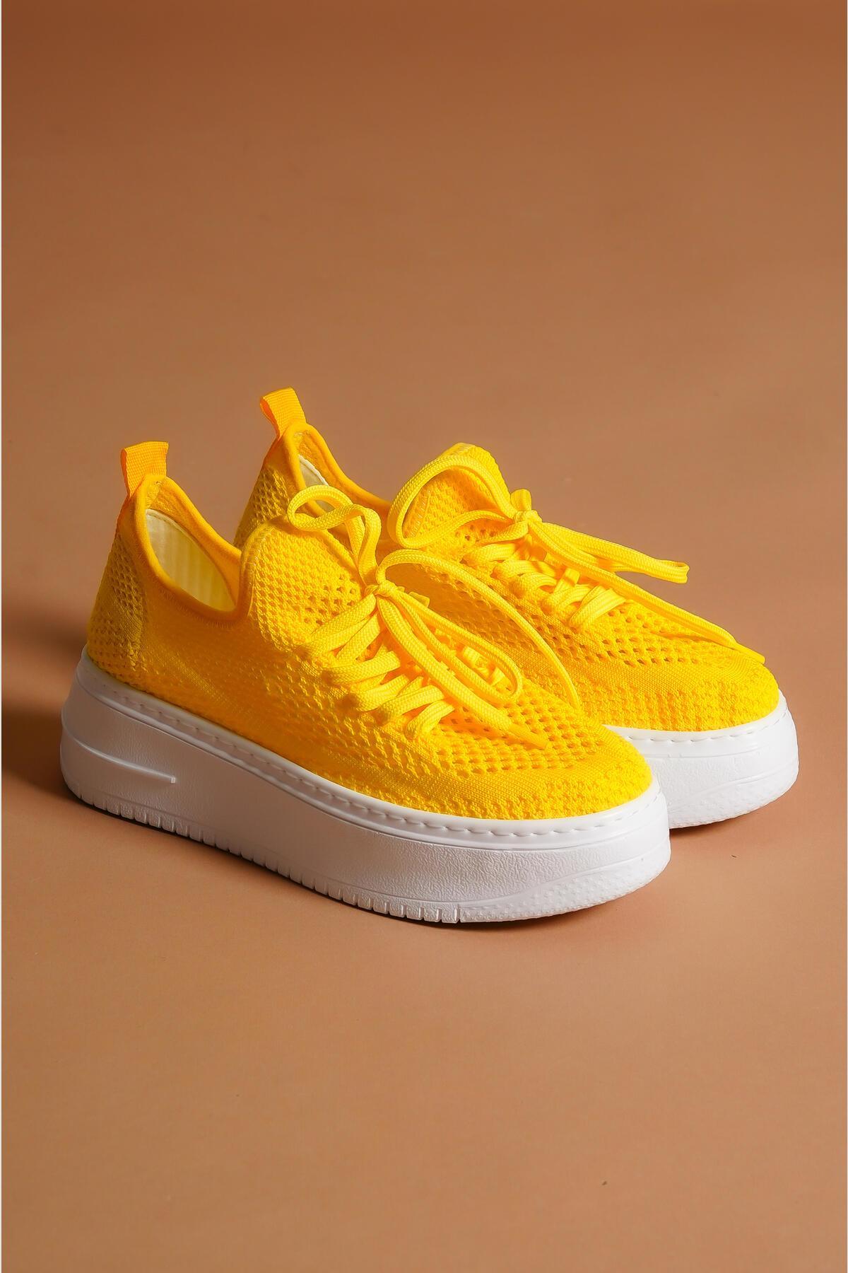 Benito – Lemon Knit Stretch Thick-Sole Sneaker (Women)