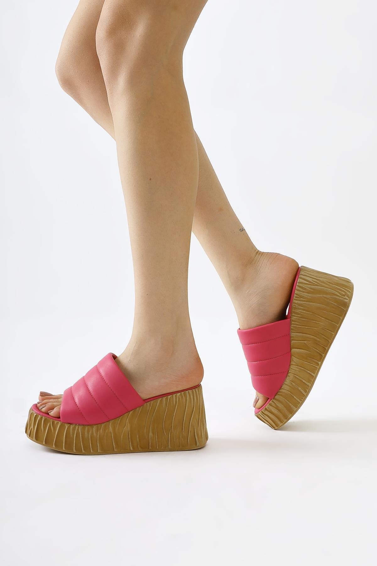 Zoje – Fuchsia Crinkled-Embossed Platform Slide (Women)