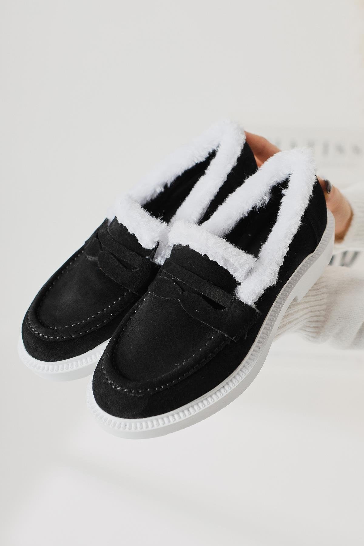 Tommie Genuine Leather – Black Suede Fur-Lined Casual Shoe (Women)