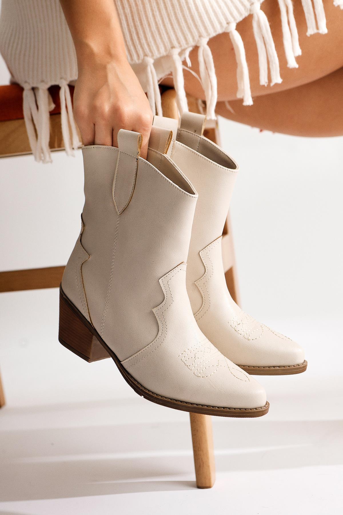 Joo – Beige Pointed-Toe Embroidered Western Boot (Women)