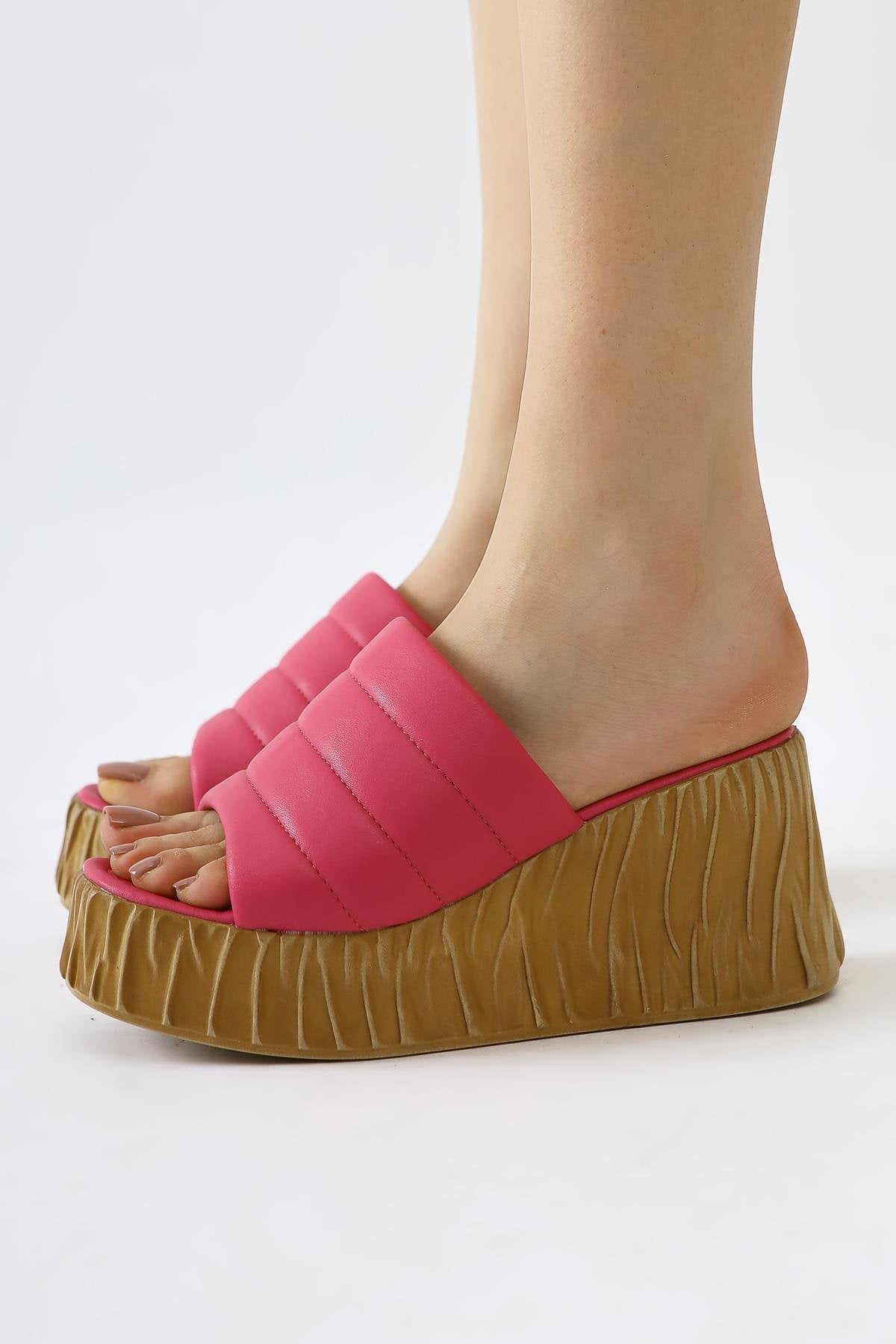 Zoje – Fuchsia Crinkled-Embossed Platform Slide (Women)