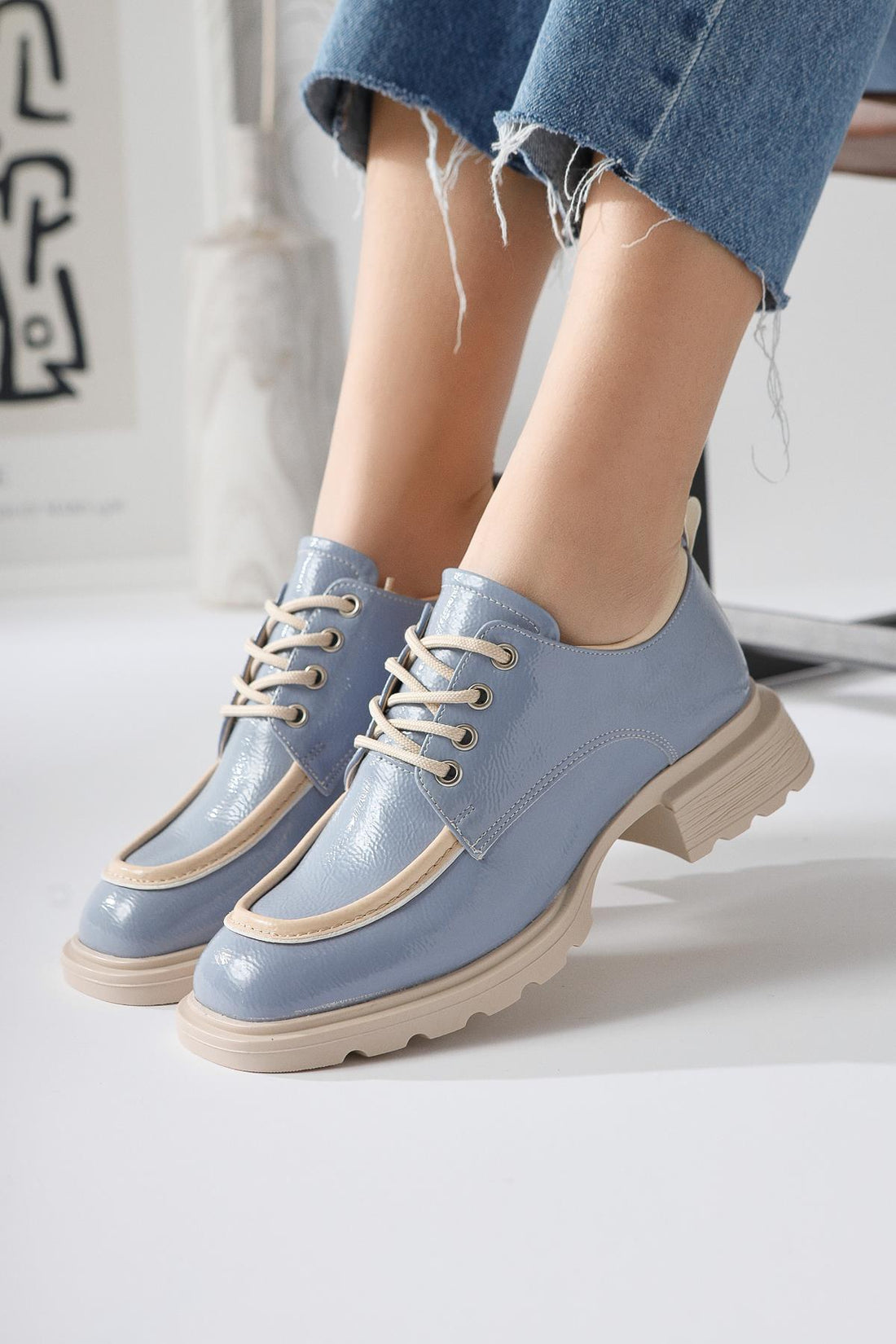 Niven – Blue Crinkled-Patent Beige-Detail Loafer (Women)