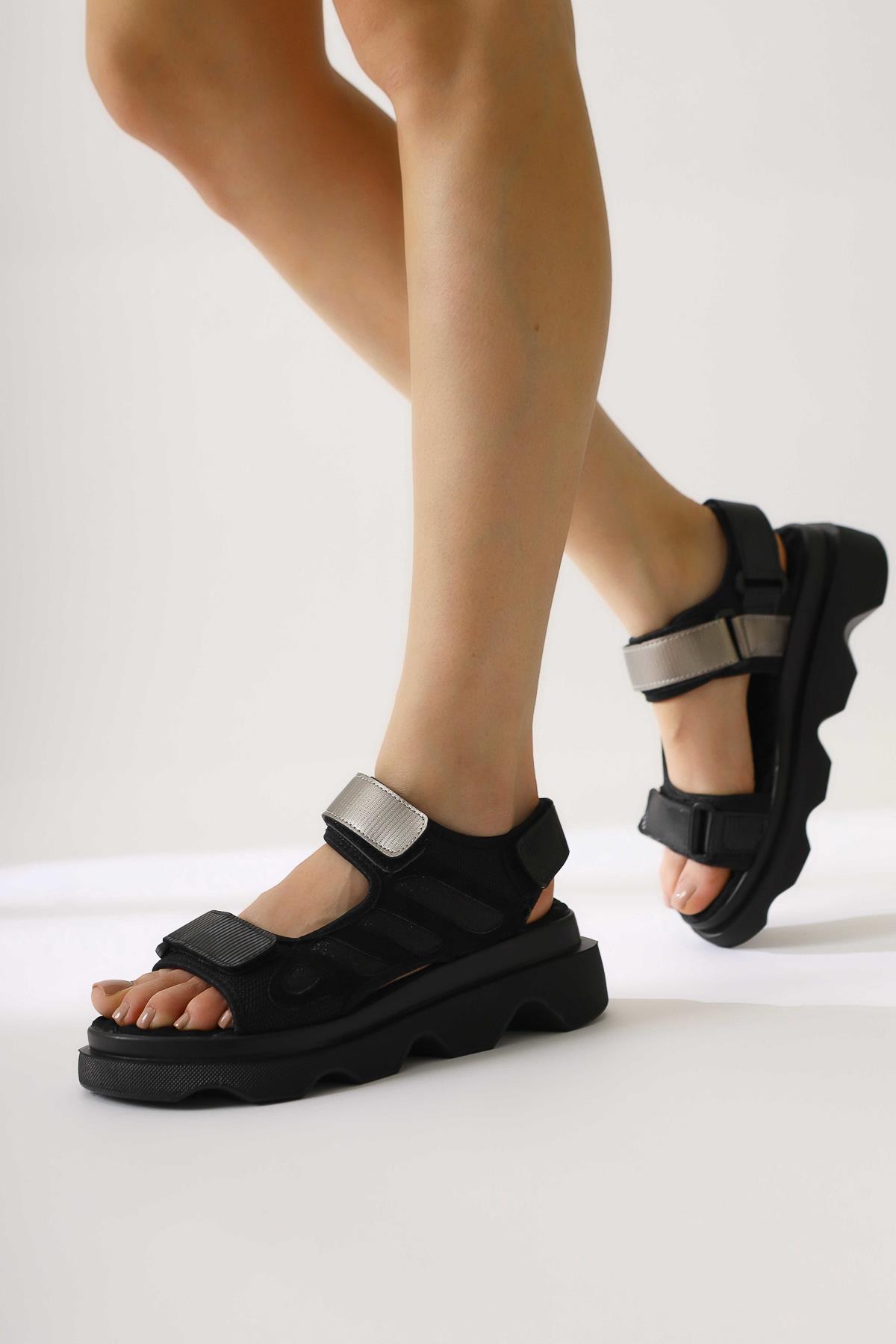 Quan Black Sandals with Glitter Detail and Comfortable Sole