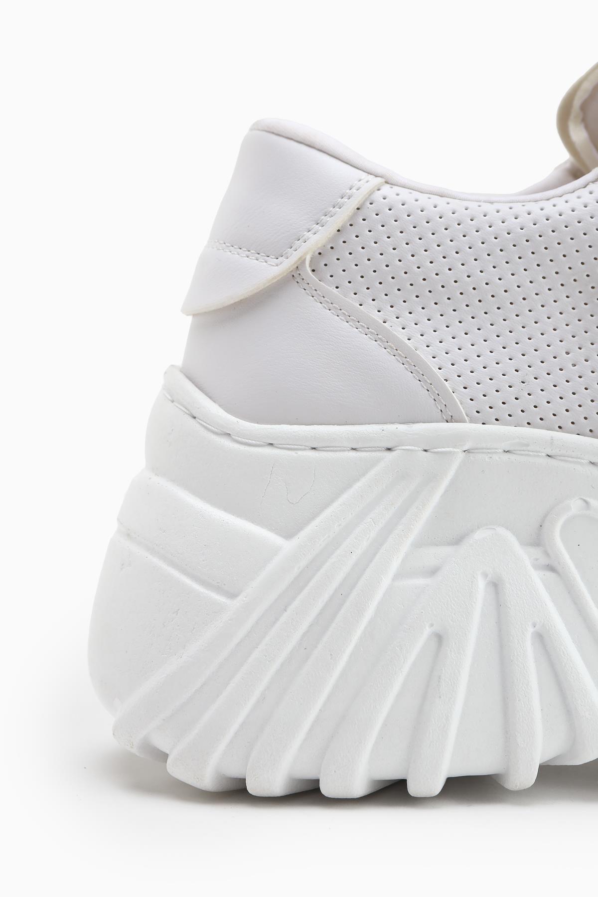 Betty – White Zipper-Detail Platform Sneaker (Women)