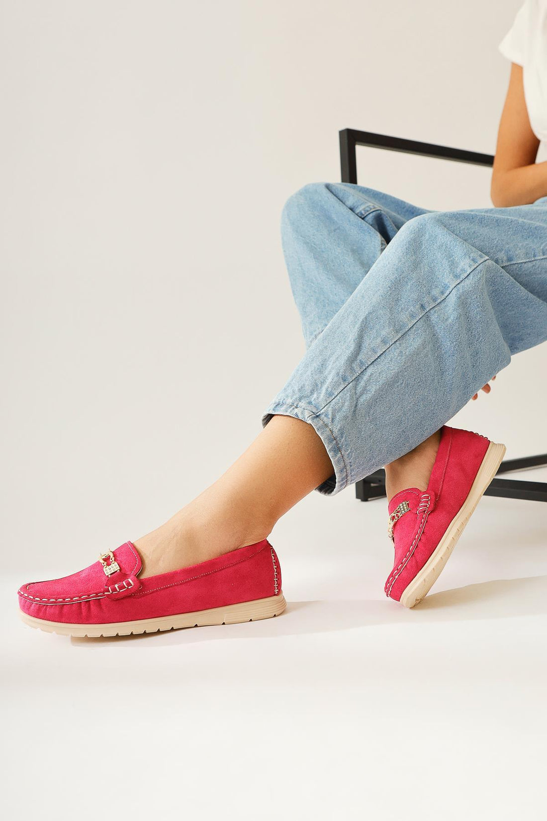 Turi Fuchsia Suede Buckle-Detailed Casual Shoe