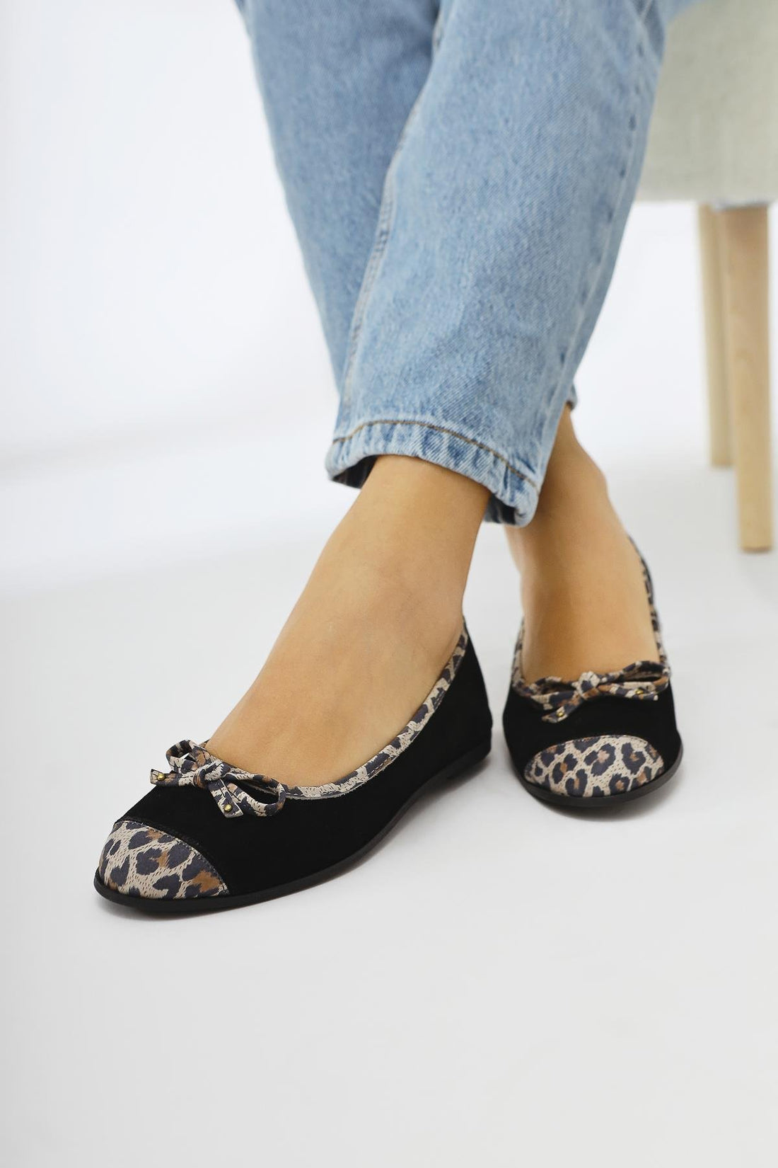Genuine Leather Alfreda Black Suede Leopard Detailed Women’s Ballet Flats