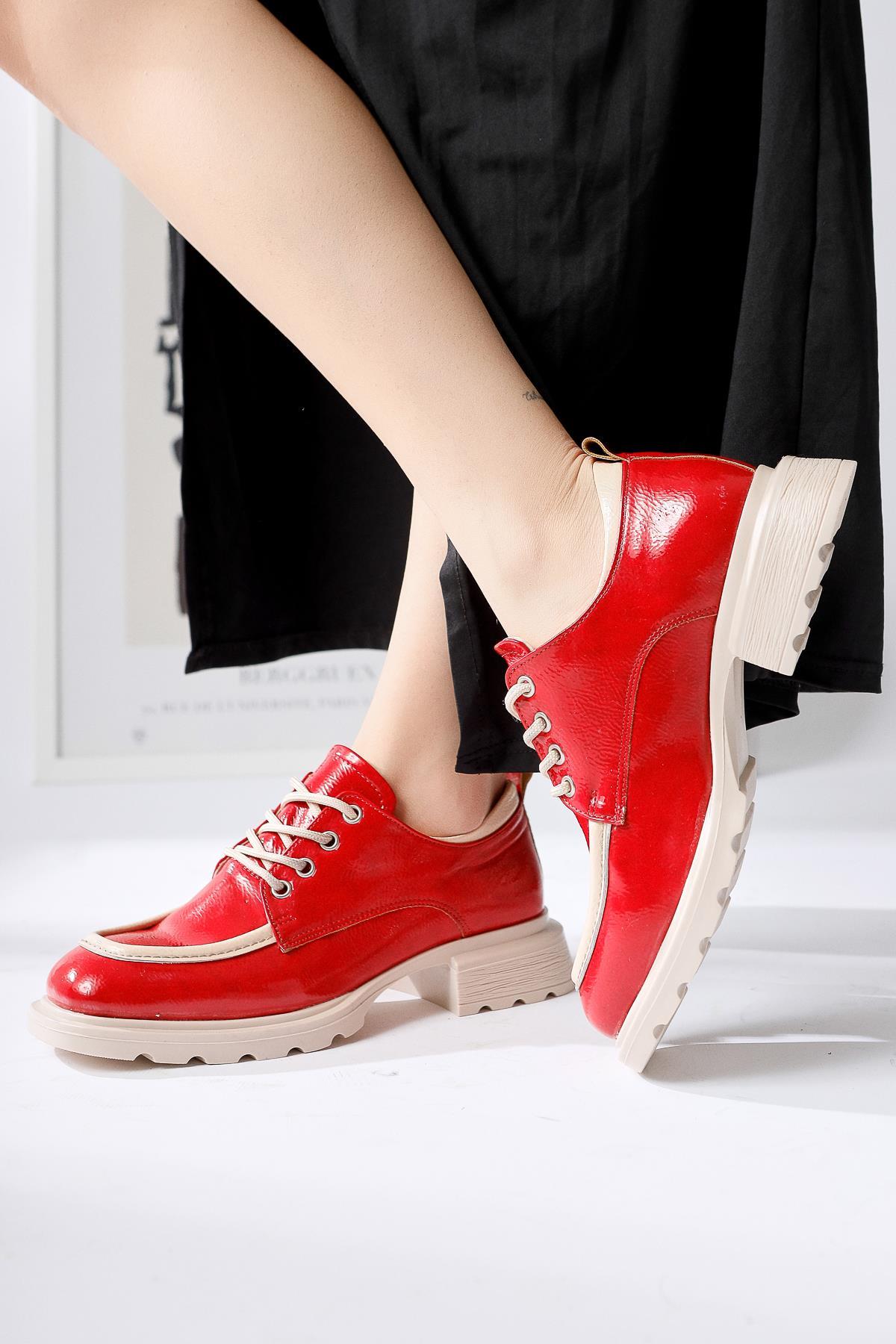 Niven – Red Crinkled-Patent Beige-Detail Loafer (Women)