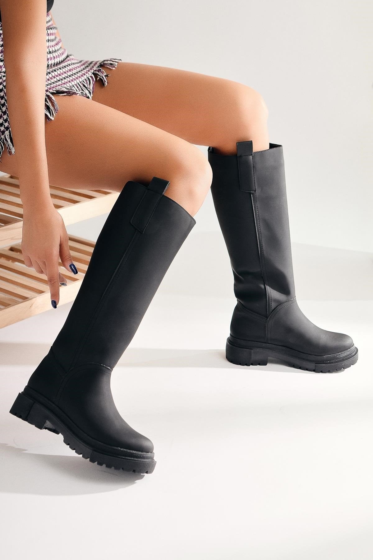 Dayna Black Thick Soled Pull-On Boots