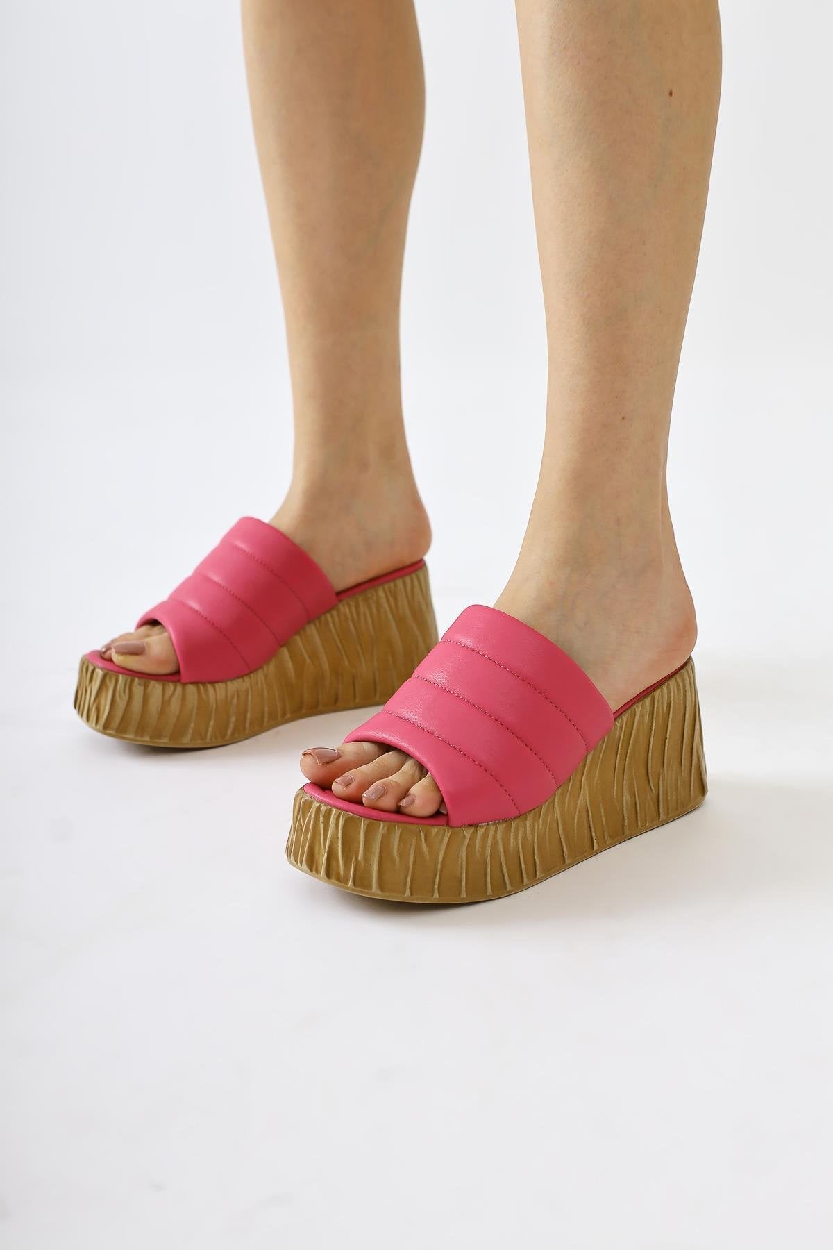 Zoje – Fuchsia Crinkled-Embossed Platform Slide (Women)