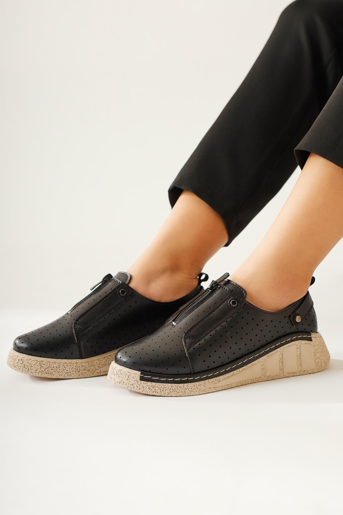 Melonie – Black Laser-Cut Zippered Everyday Shoe