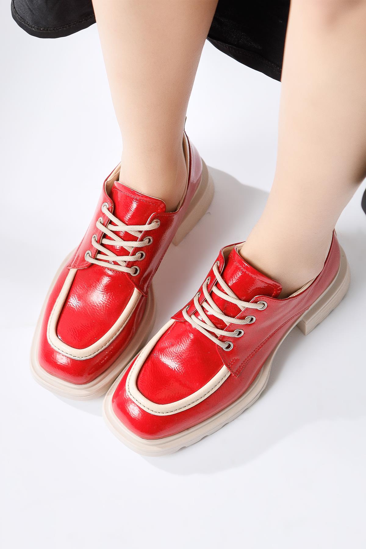 Niven – Red Crinkled-Patent Beige-Detail Loafer (Women)