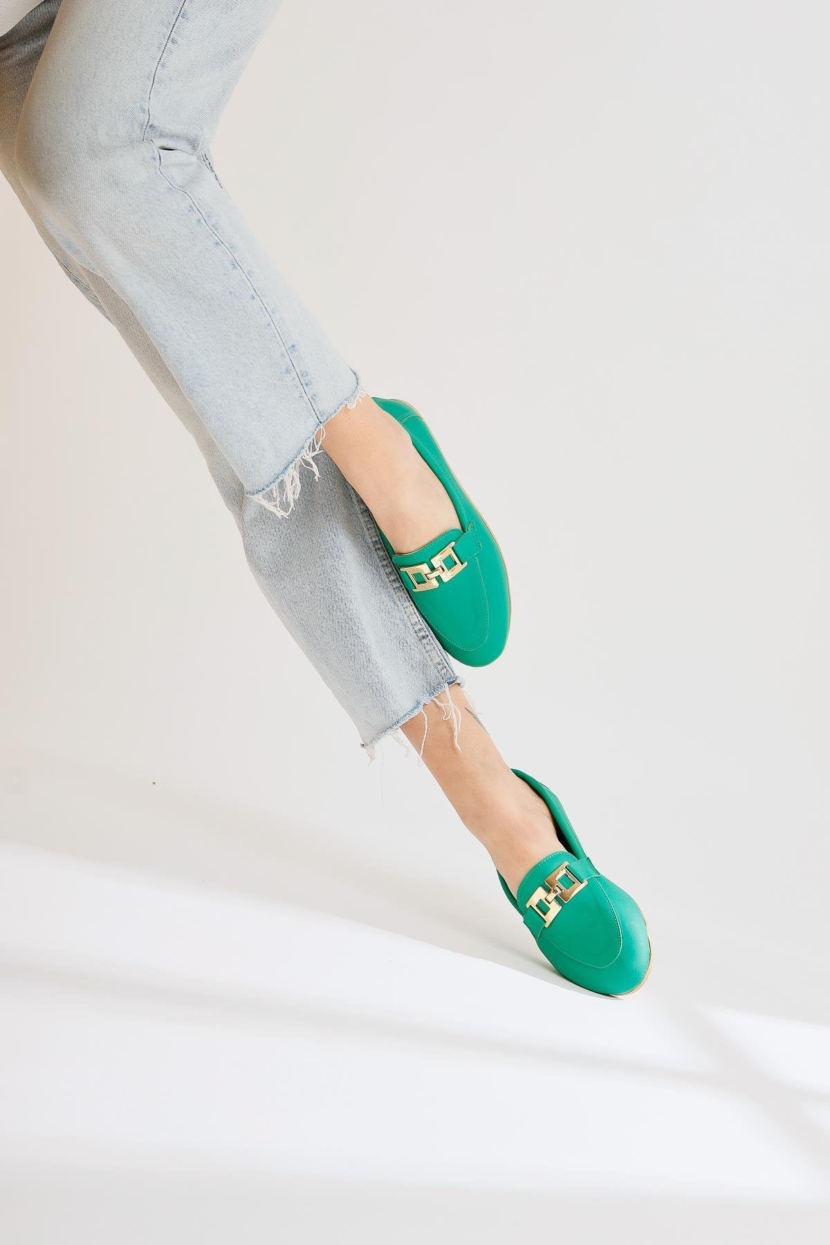 Dilsa – Green Buckle-Detail Ballet Flat (Women)