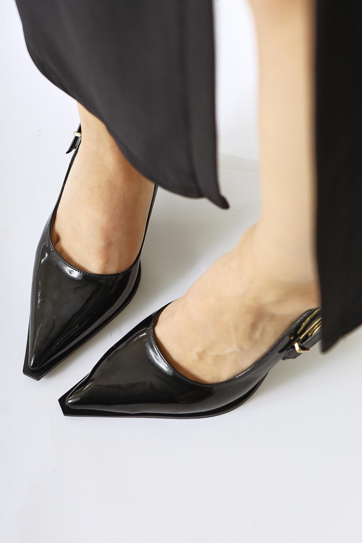Mithra – Black Patent Vegan Material Pointed-Toe Buckle-Detail Heeled Shoe (Women)